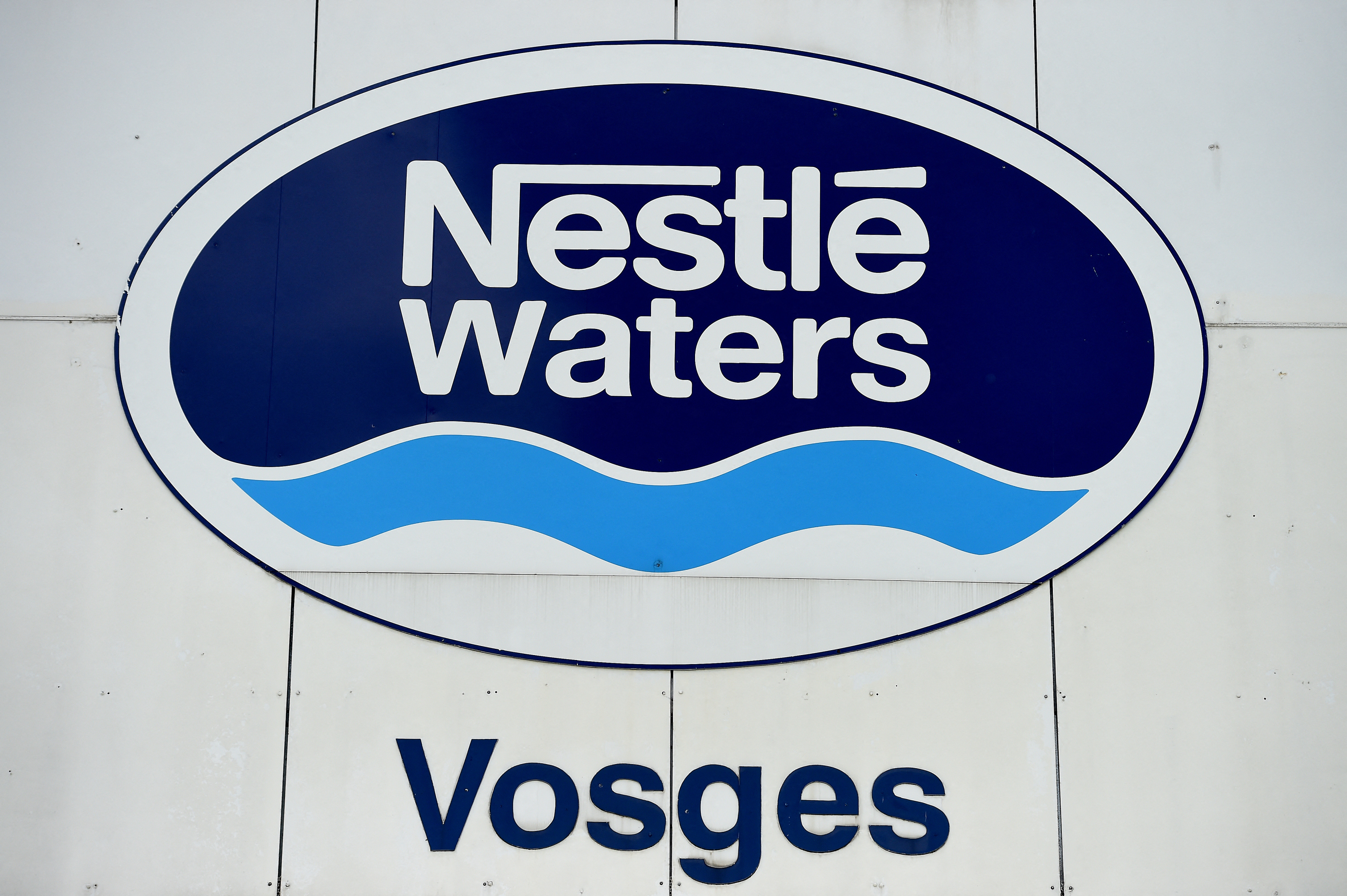 Sécheresse : Nestlé Waters suspend deux forages de son eau Hépar dans les Vosges