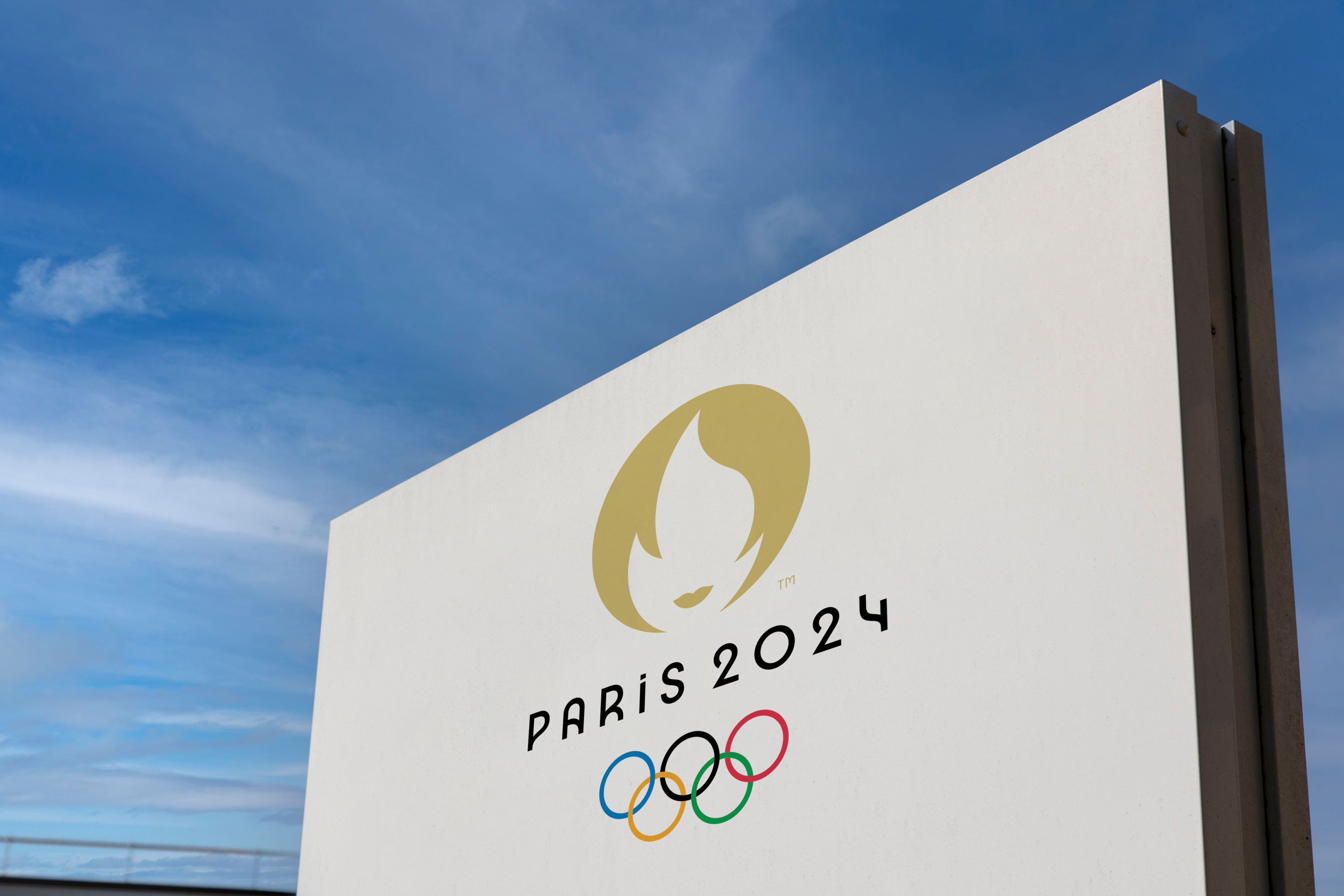 Les drapeaux des Jeux Olympiques de Paris 2024 ont fait étape à Reims -  France Bleu