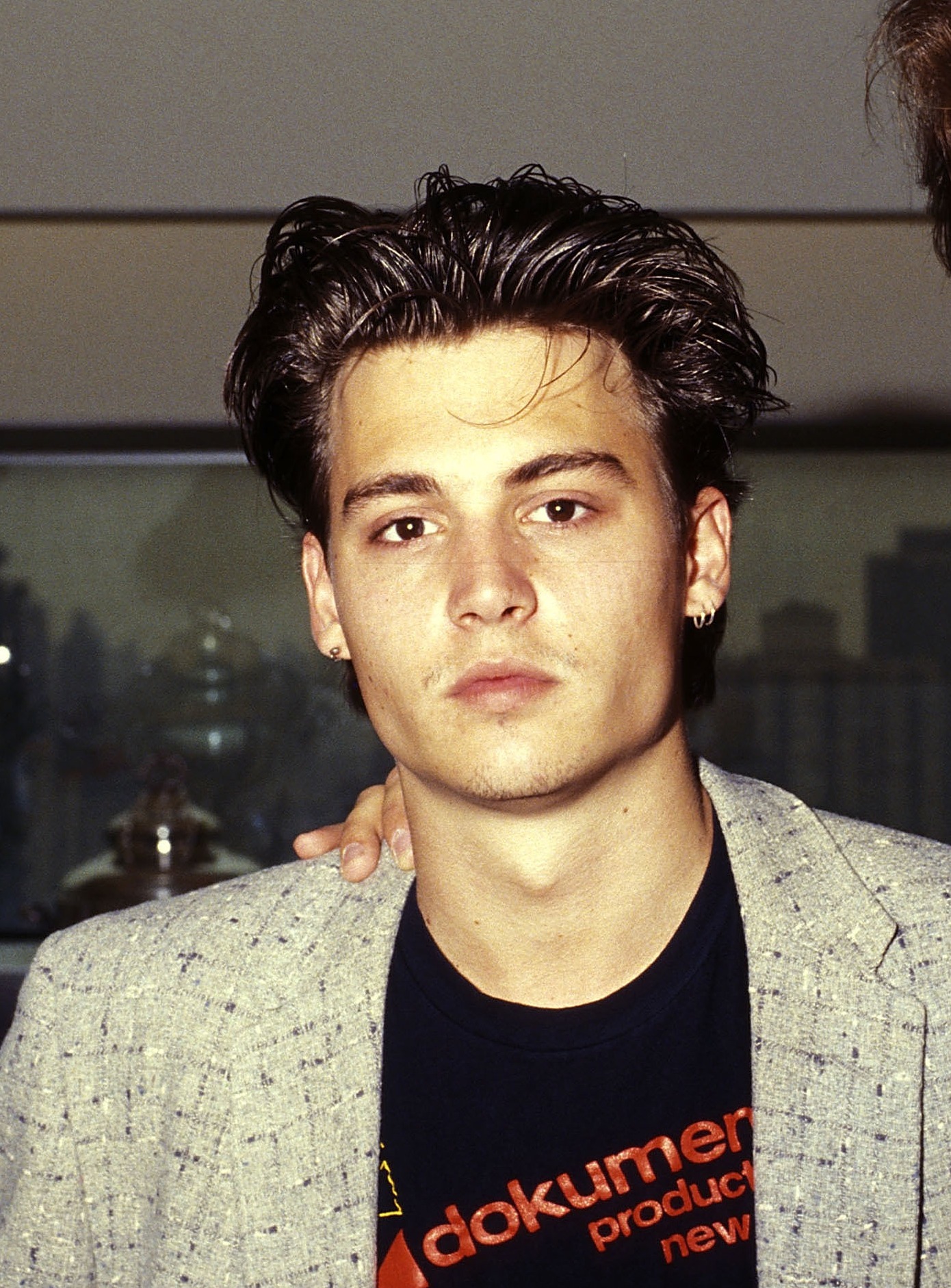 La métamorphose physique de Johnny Depp en 20 photos oubliées