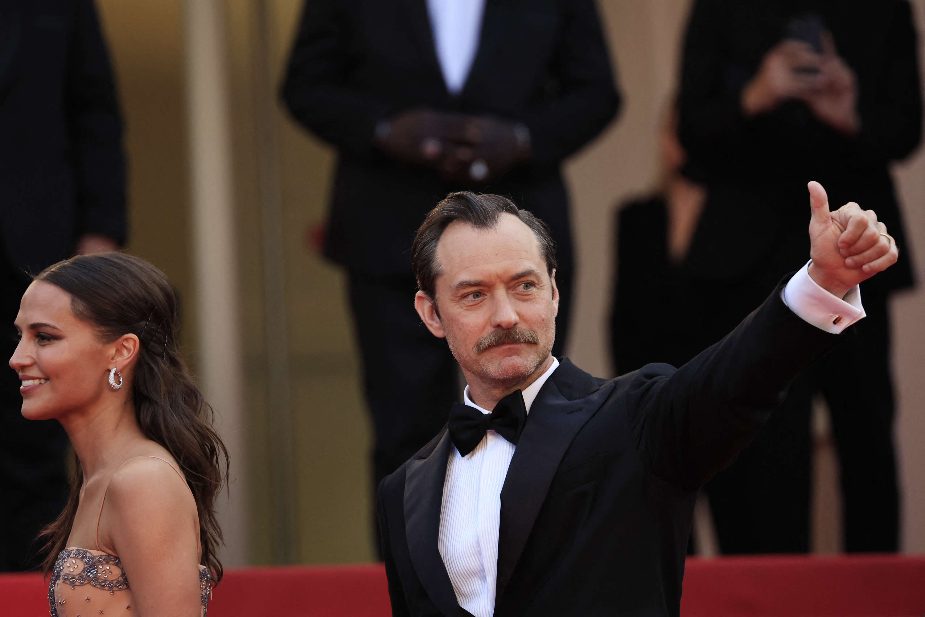 Festival de Cannes 2023 : Jennifer Lawrence, Alicia Vikander et Jude Law  plus glamours que jamais sur la Croisette (PHOTOS)