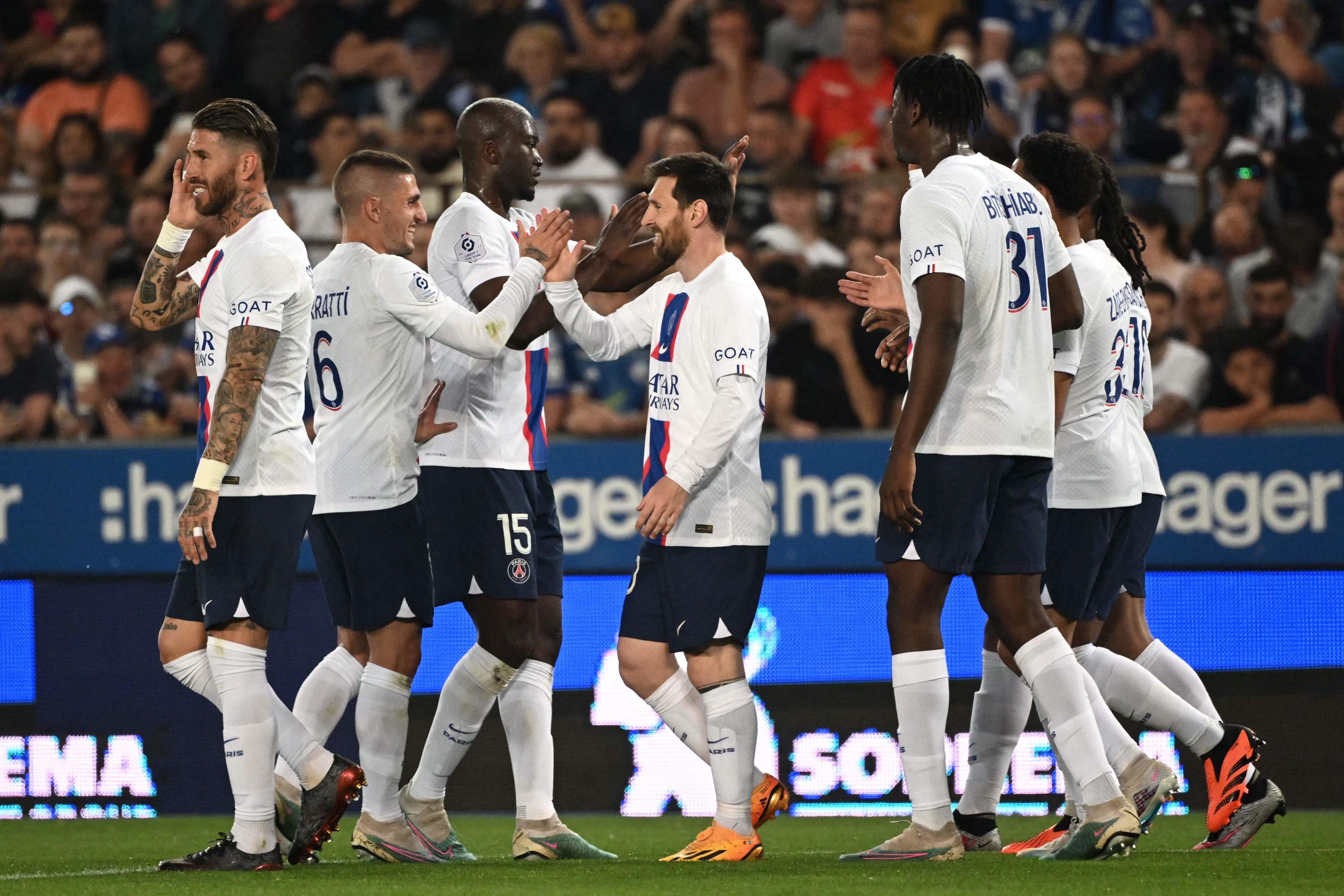 Ligue 1 : le Paris Saint-Germain est champion de France, un 10e titre sans  passion