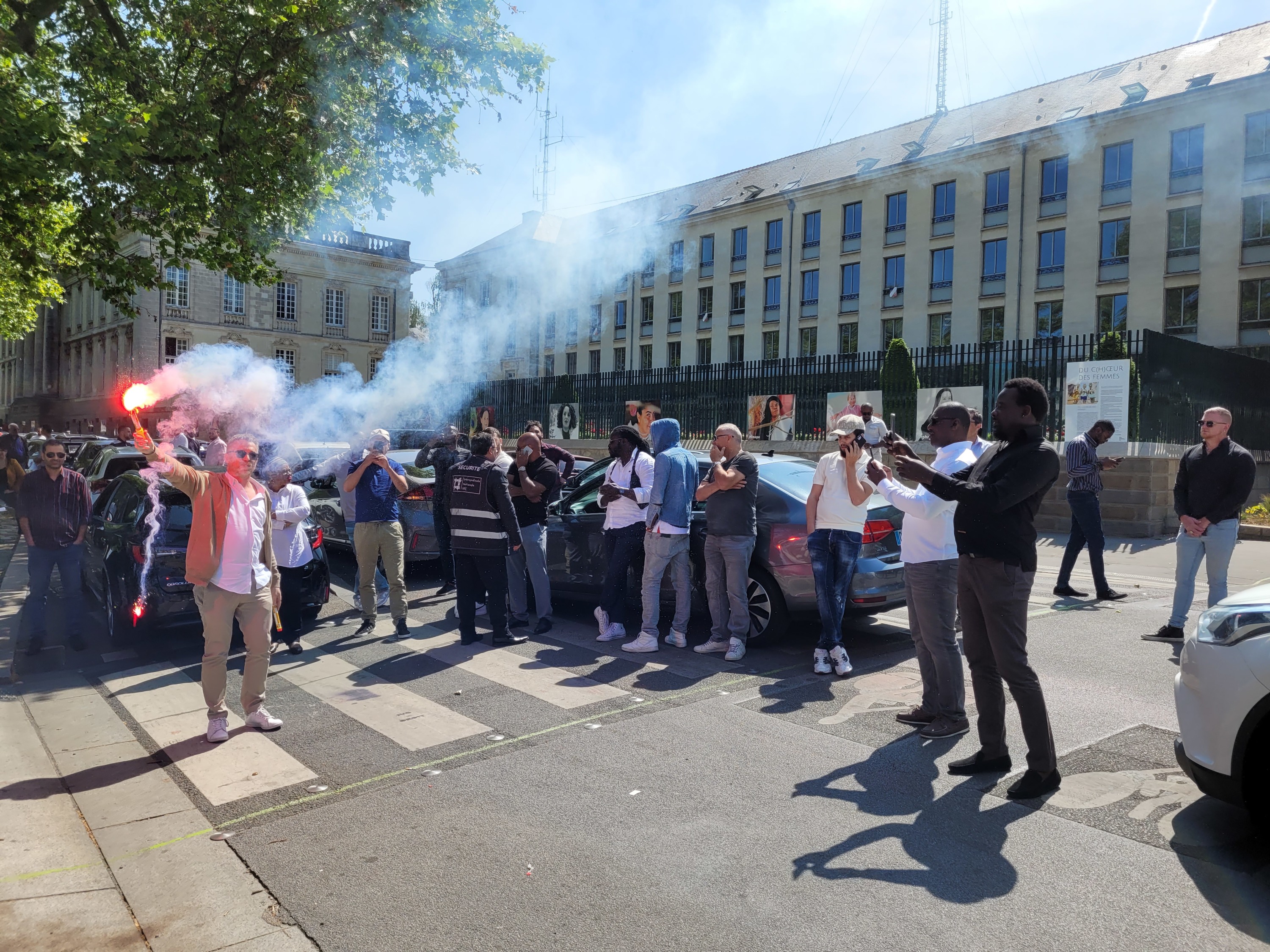 On est les dindons de la farce : à Nantes, les chauffeurs VTC font entendre leur colère
