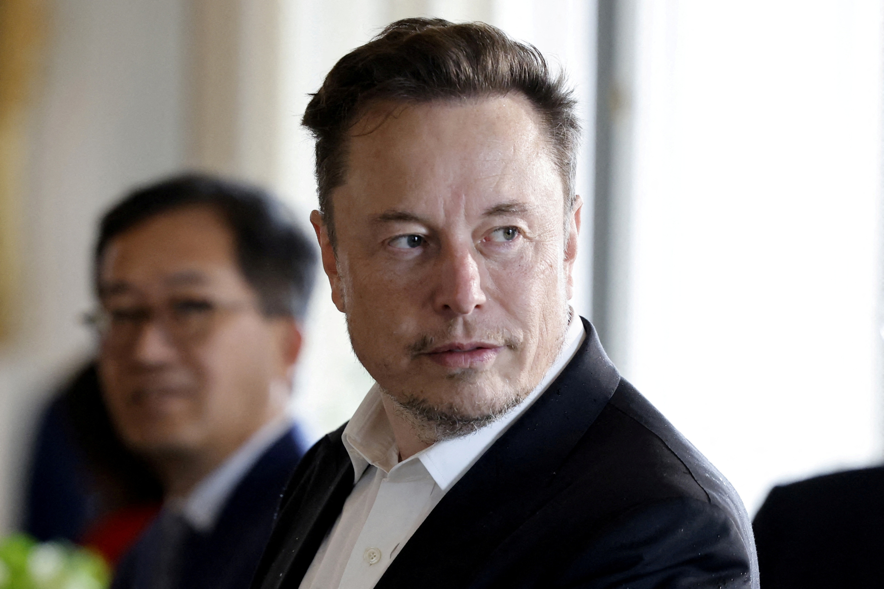 Qui est Bernard Arnault, le milliardaire qui a détrôné Elon Musk?