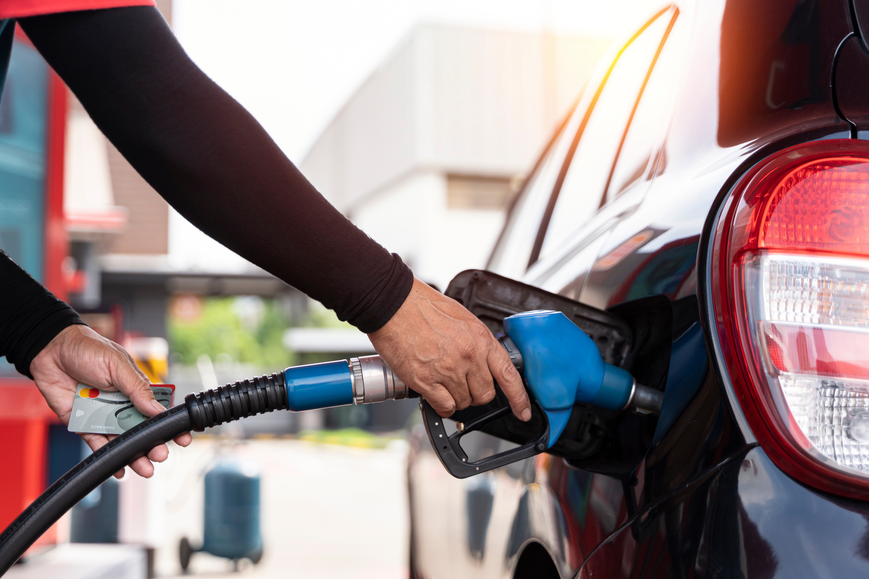 Carburant : les conseils d'un professionnel pour faire des économies à la  pompe - France Bleu