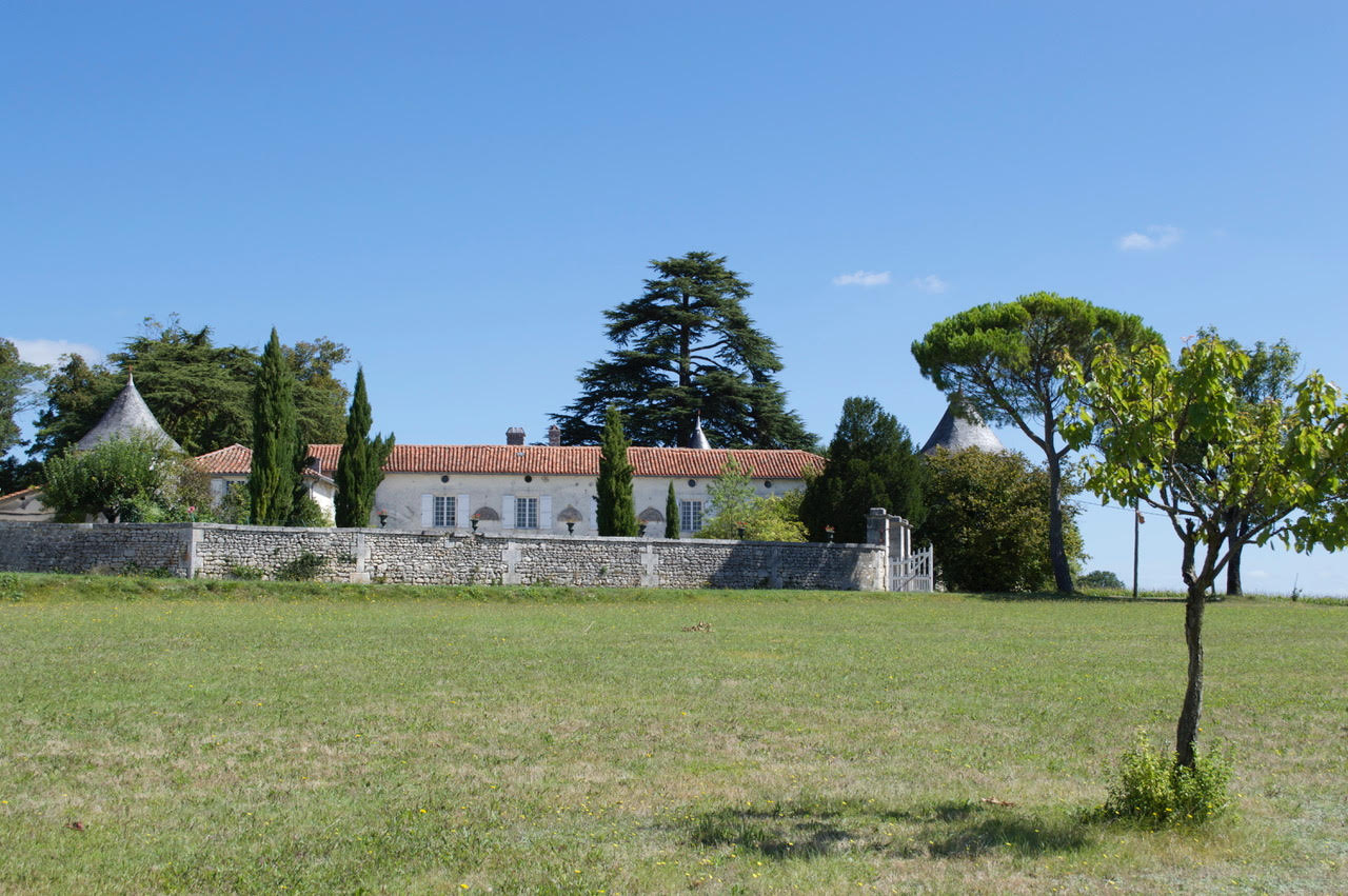 Dordogne la maison denfance du général de Gaulle bientôt entourée déoliennes ?