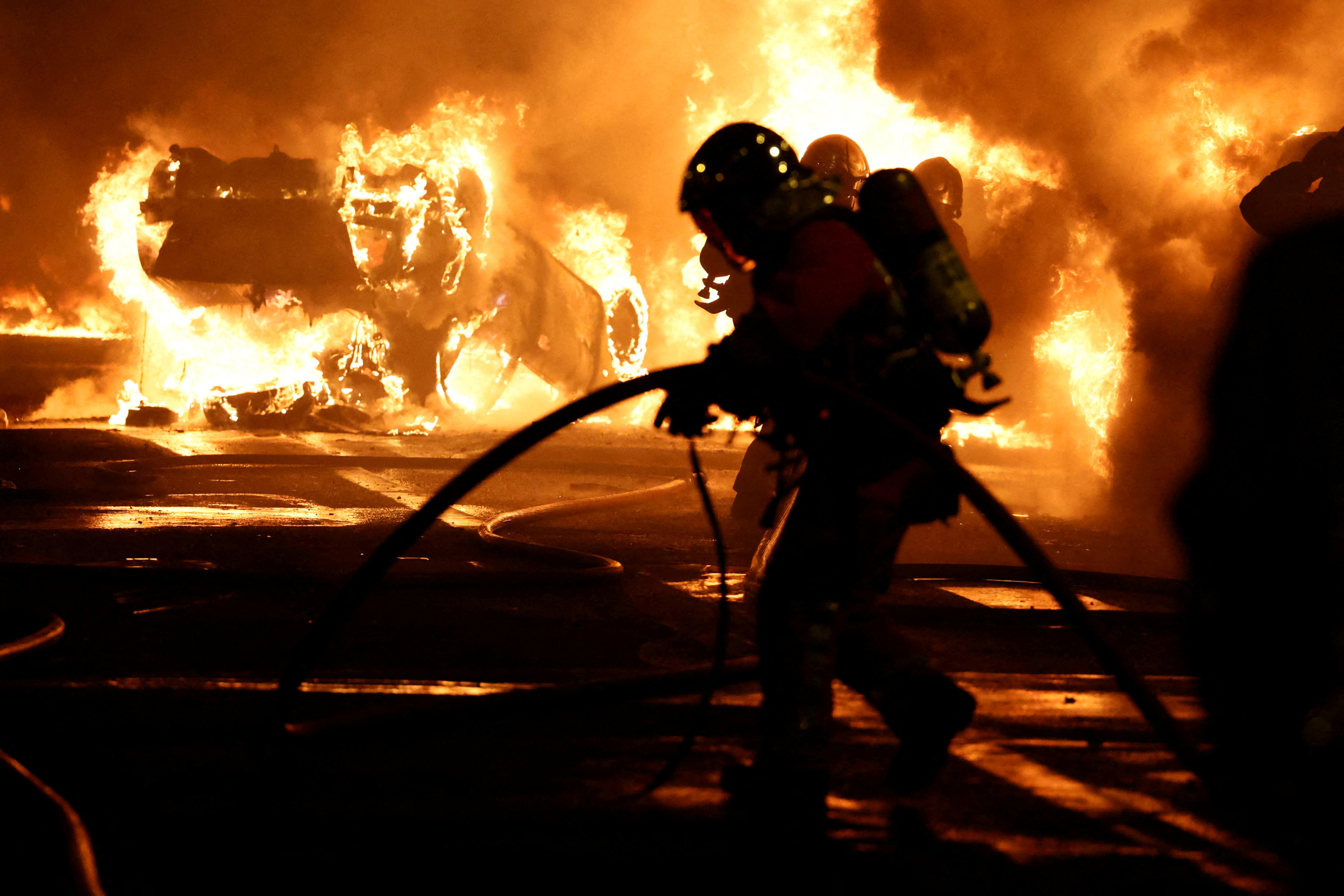 Mort de Nahel à Nanterre: comment les émeutiers se procurent des feux d' artifice malgré la réglementation