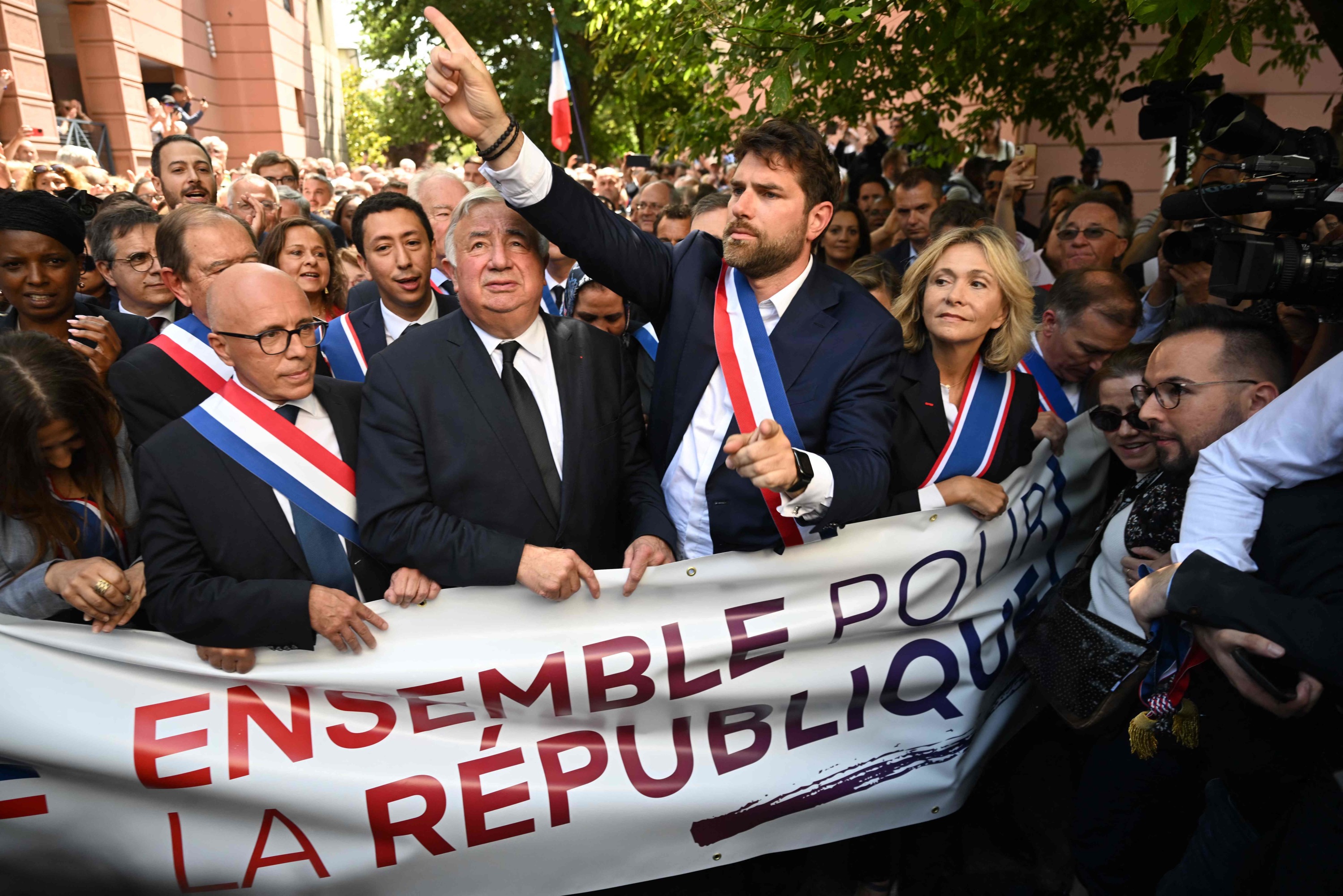 Agression de la famille du maire de L'Haÿ-les-Roses : une marche et un discours pour la République