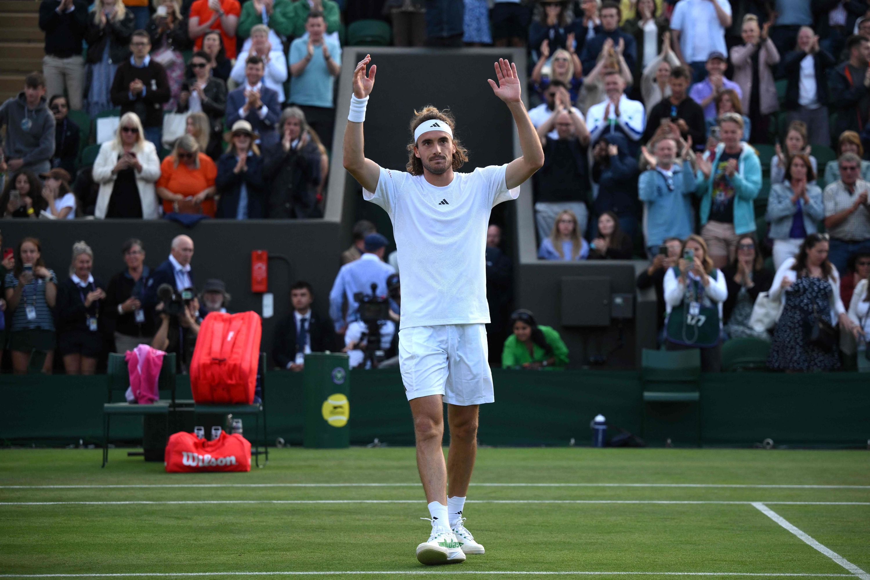 Wimbledon: Nick Kyrgios remporte son bras de fer avec Stefanos Tsitsipas  après un match électrique - Le Soir