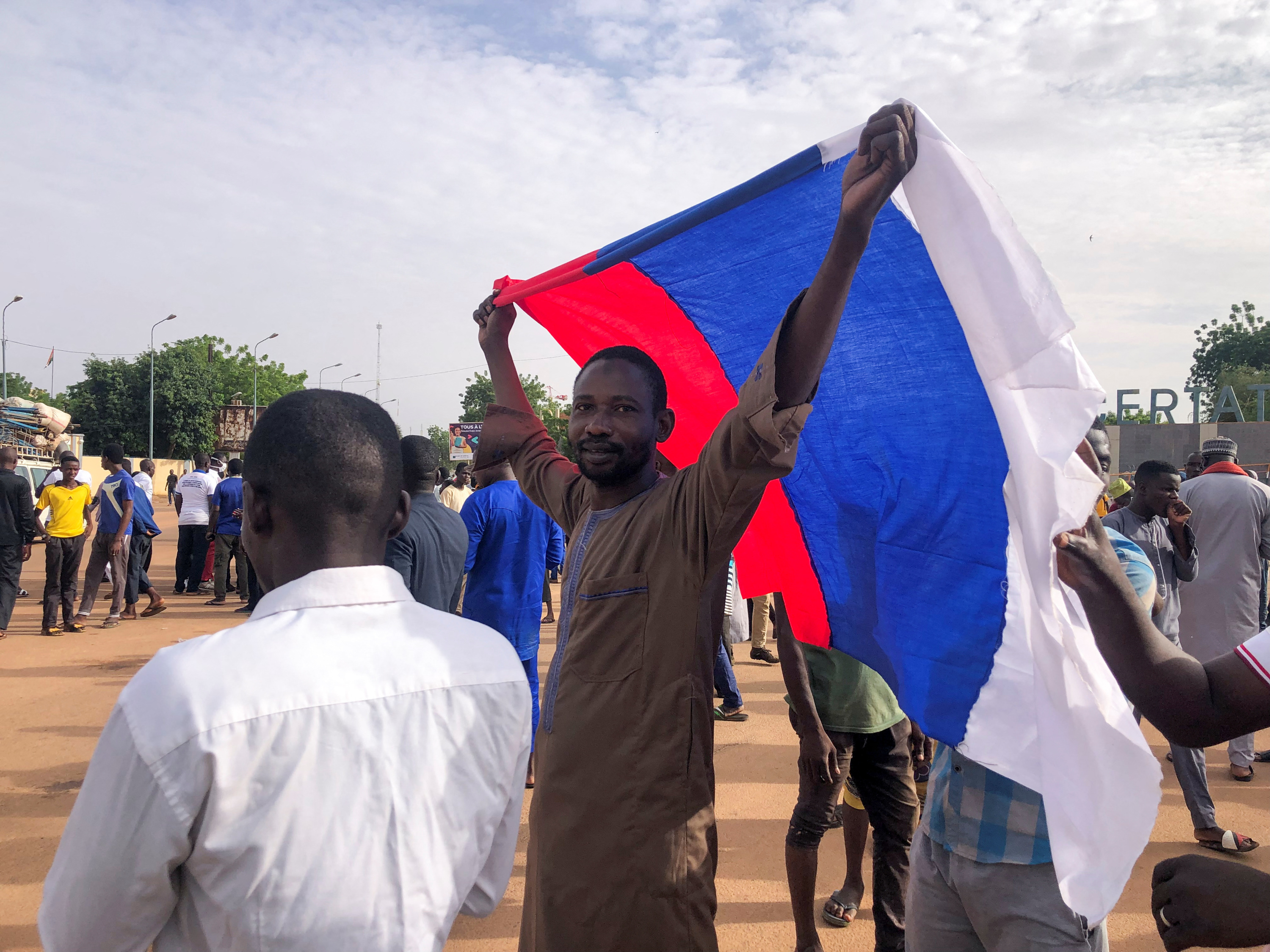 Niger : ce que révèle l’apparition des drapeaux russes en marge du coup d'État