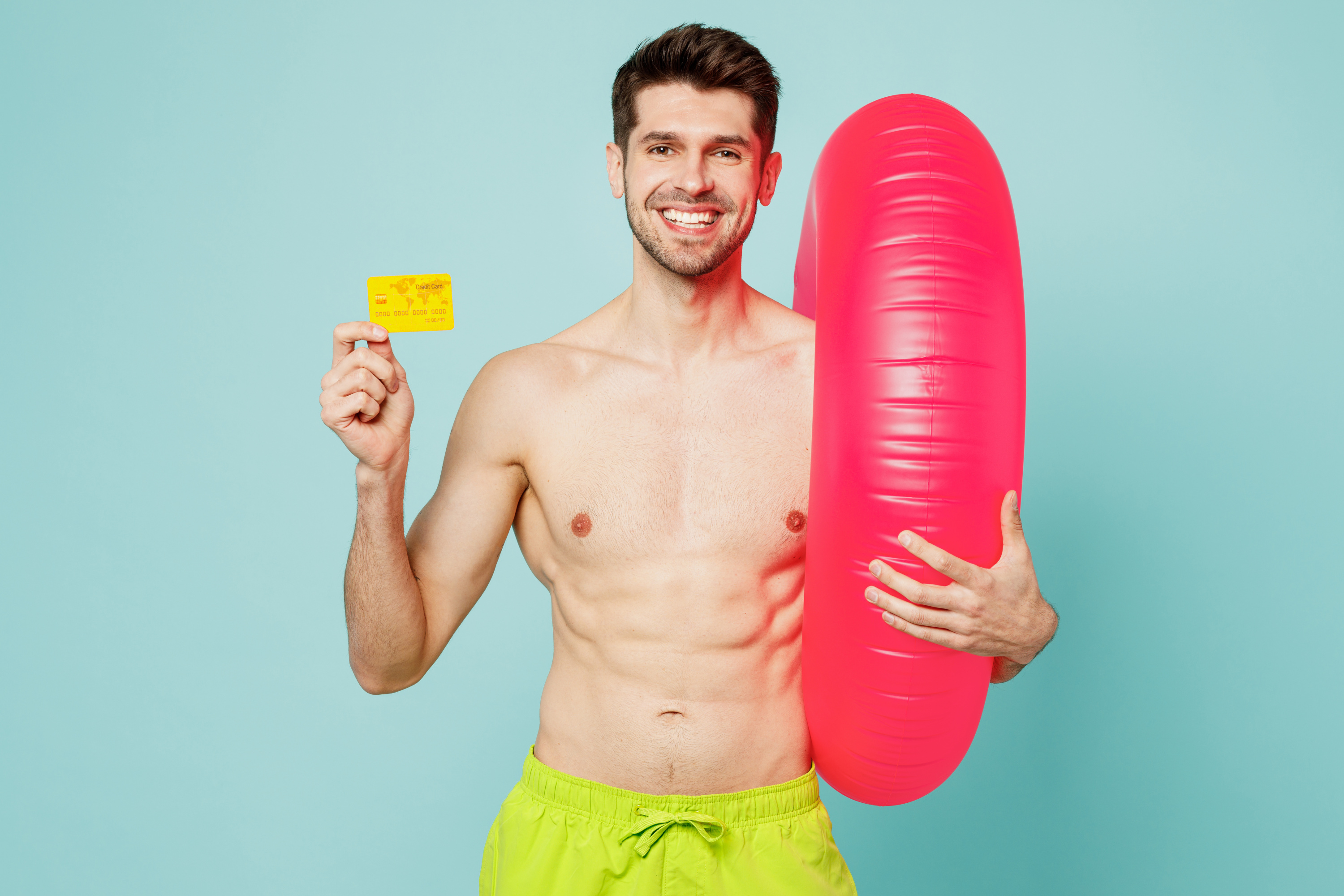 Portrait D'un Meilleur Ami S'amusant Ensemble, Deux Jeunes Garçons  Souriants Couchés Sur Le Terrain En Journée Ensoleillée, En Profitant De  Bonnes Vacances D'été Insouciantes Banque D'Images et Photos Libres De  Droits. Image