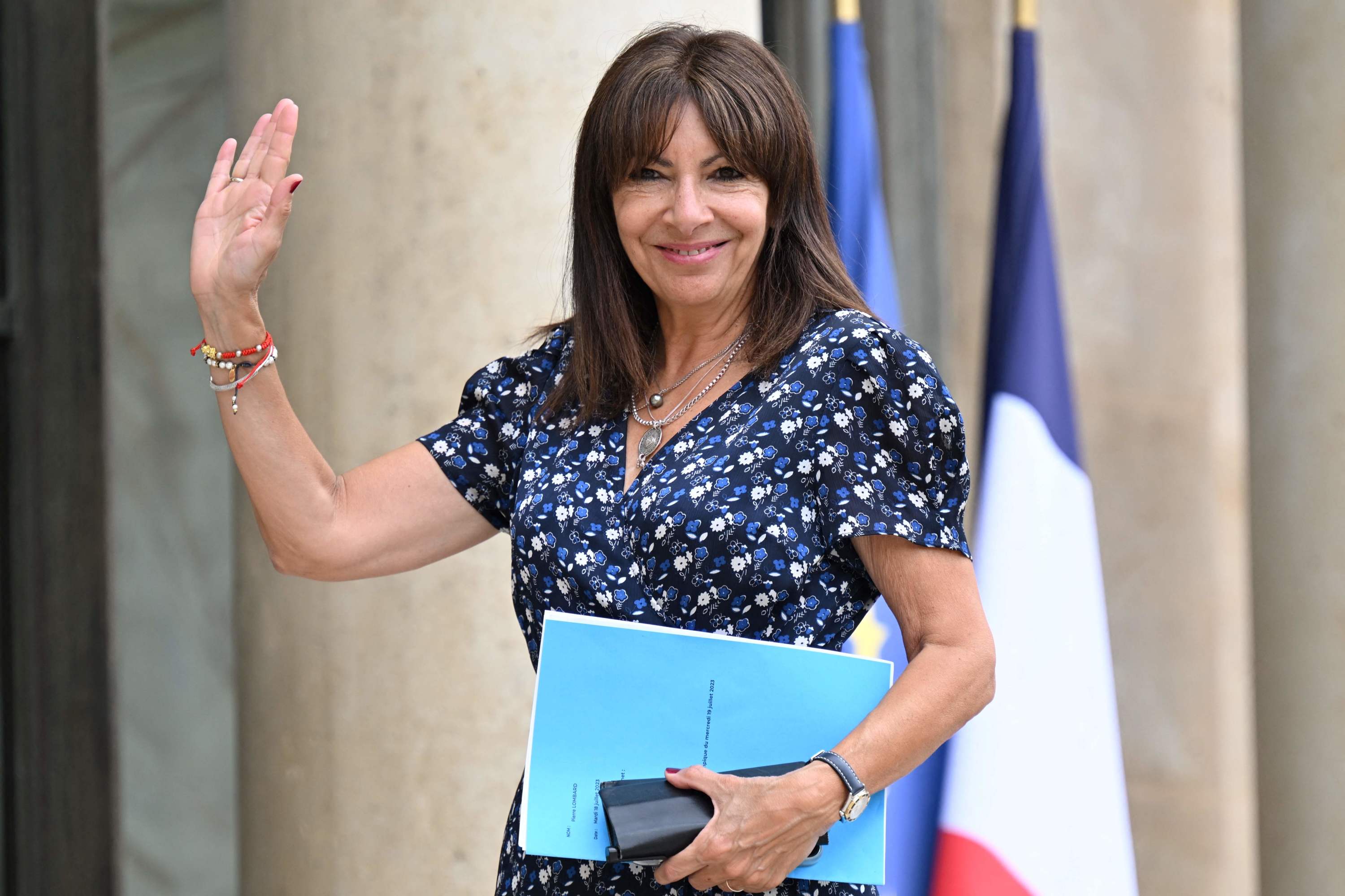 Anne Hidalgo dans Femmes puissantes : Il y a une représentation  construite et admise autour des femmes de pouvoir qui est de dire qu'elles  sont autoritaires et décident seules. - Vidéo Dailymotion