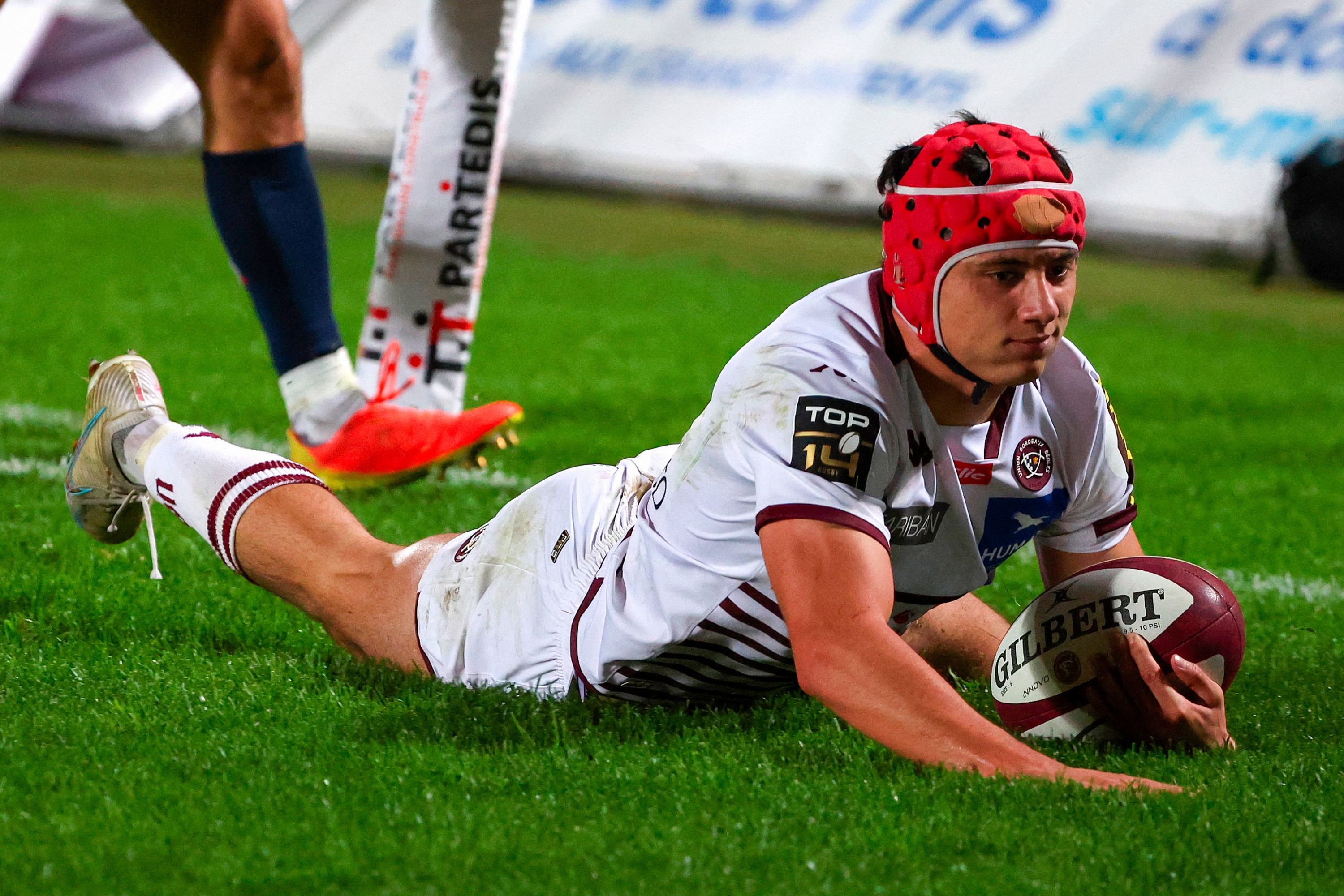 Top 14. Pourquoi Louis Bielle-Biarrey (Bordeaux) ne peut plus porter son  casque rouge à l'extérieur