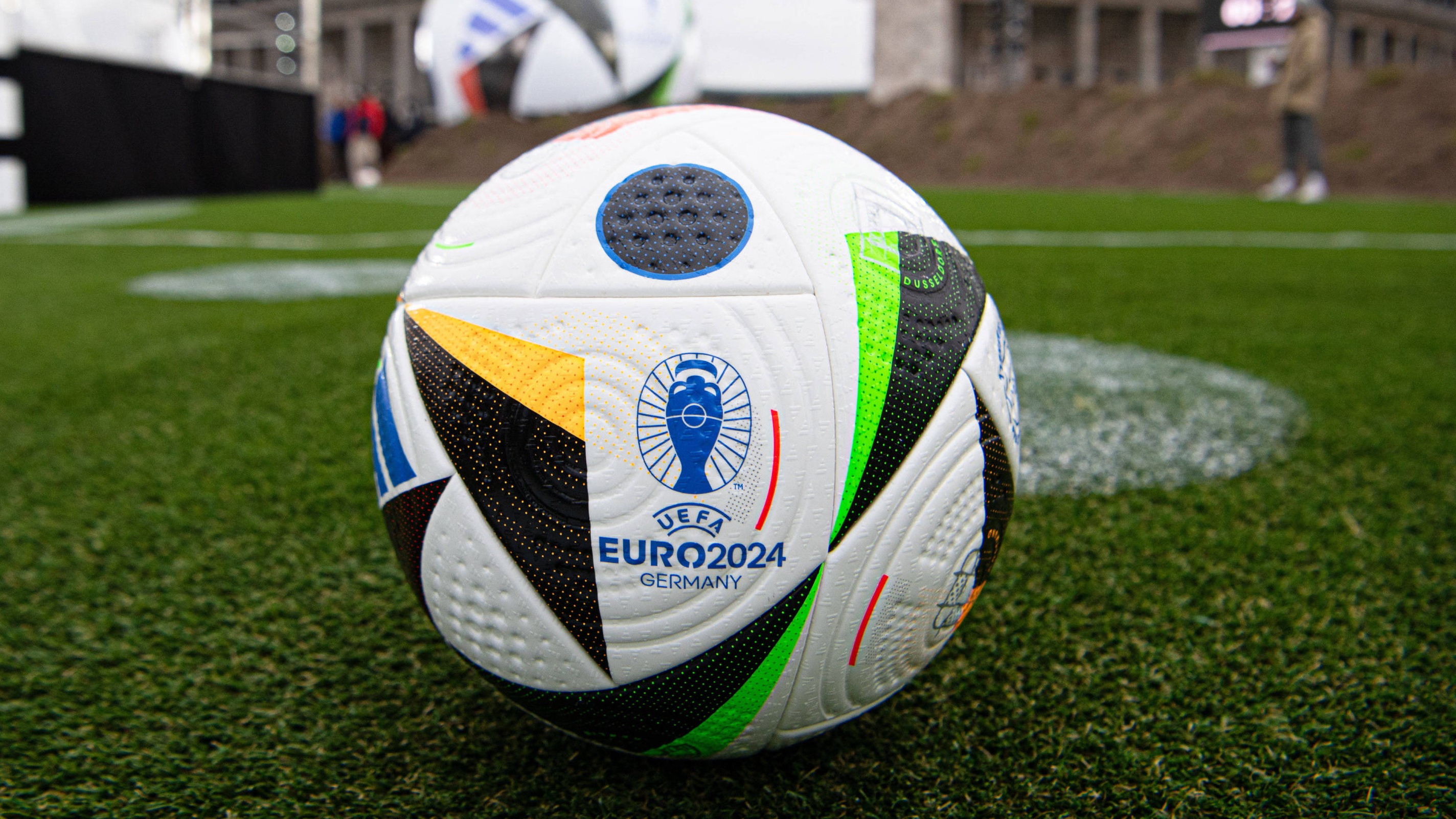 Foot : le ballon de l'Euro 2024 dévoilé