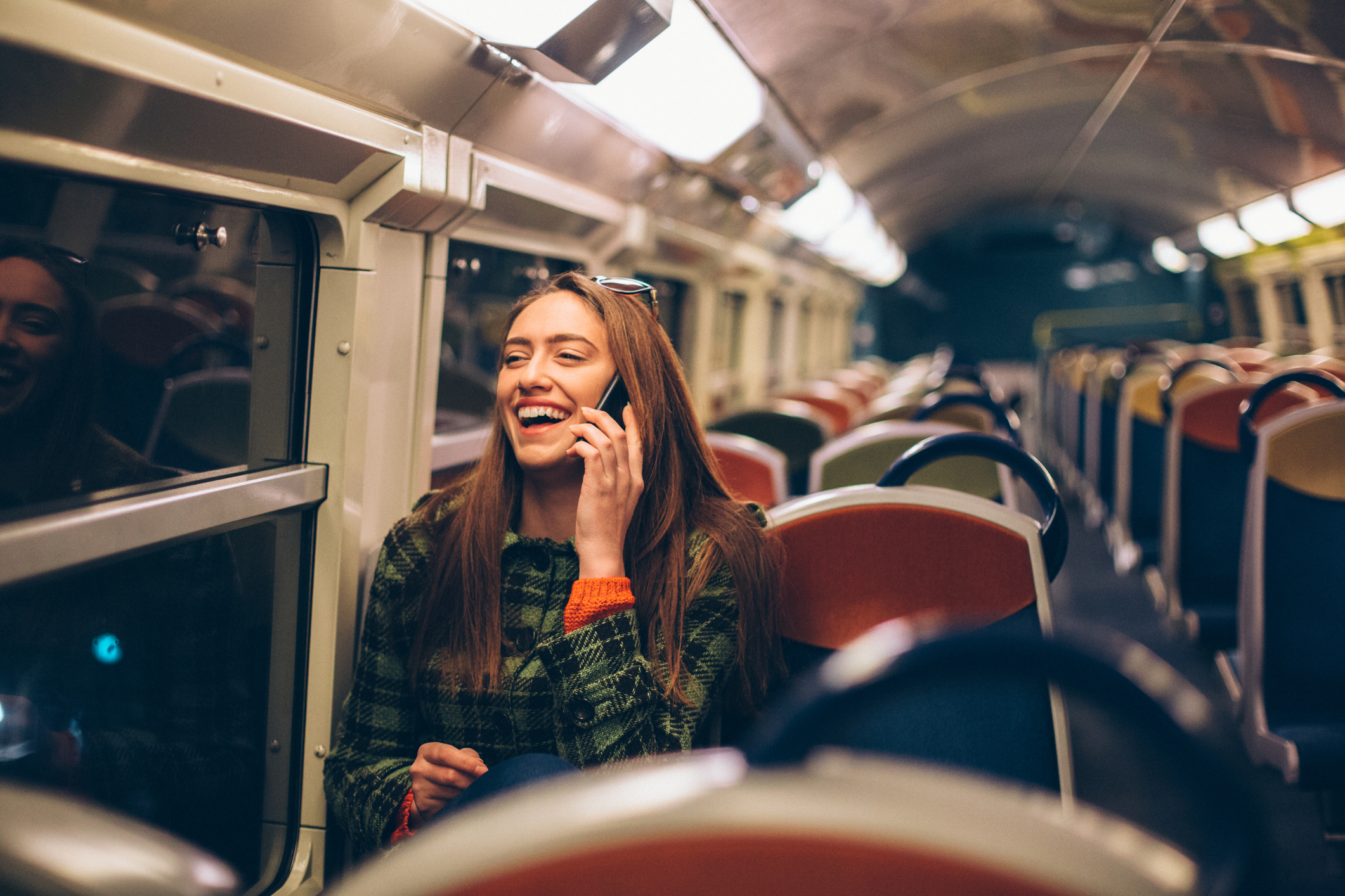 Parler fort au téléphone dans les transports, une des incivilités qui  agacent le plus les voyageurs franciliens