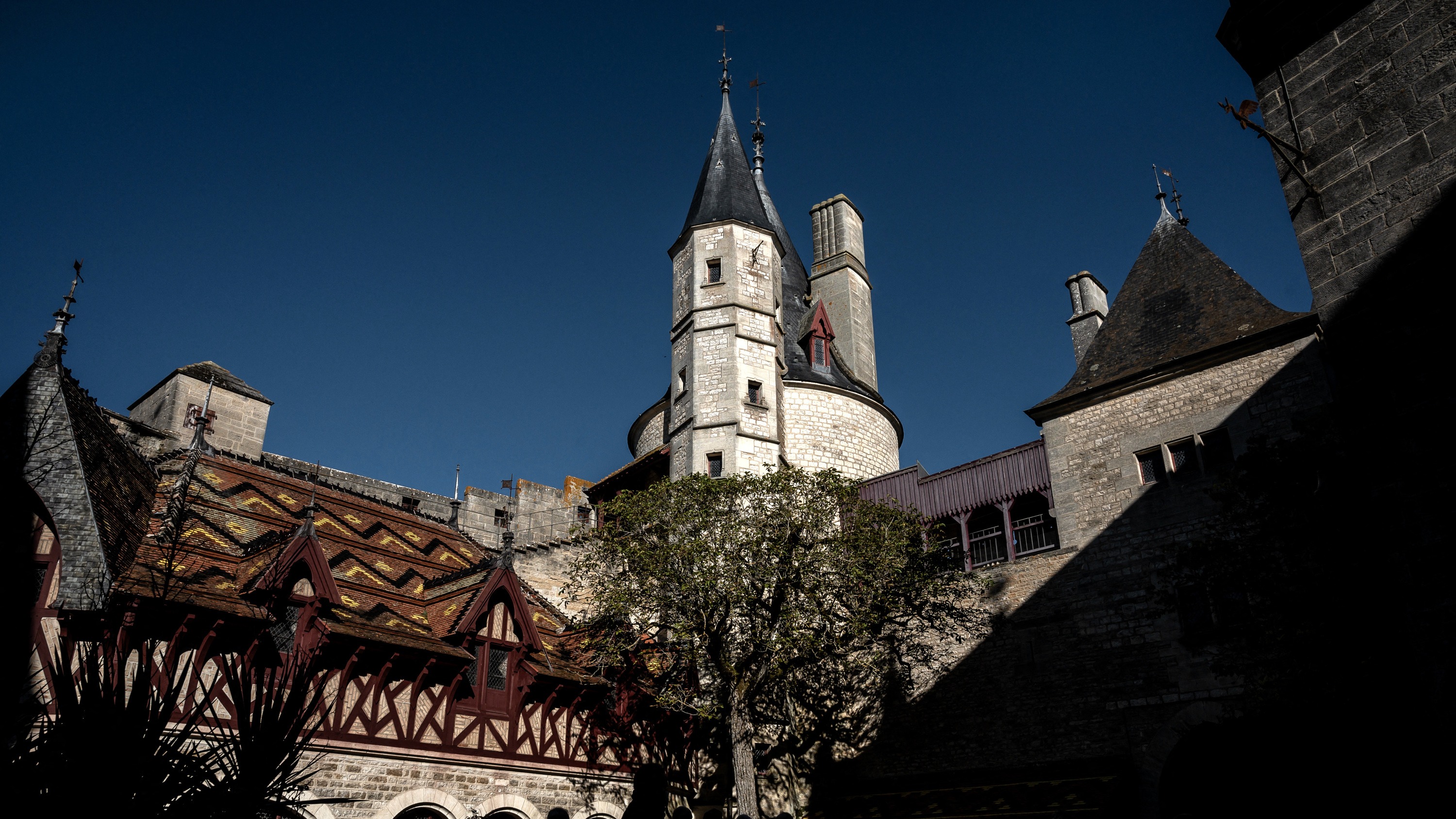 Château de La Rochepot : le procès en appel de l'achat frauduleux renvoyé