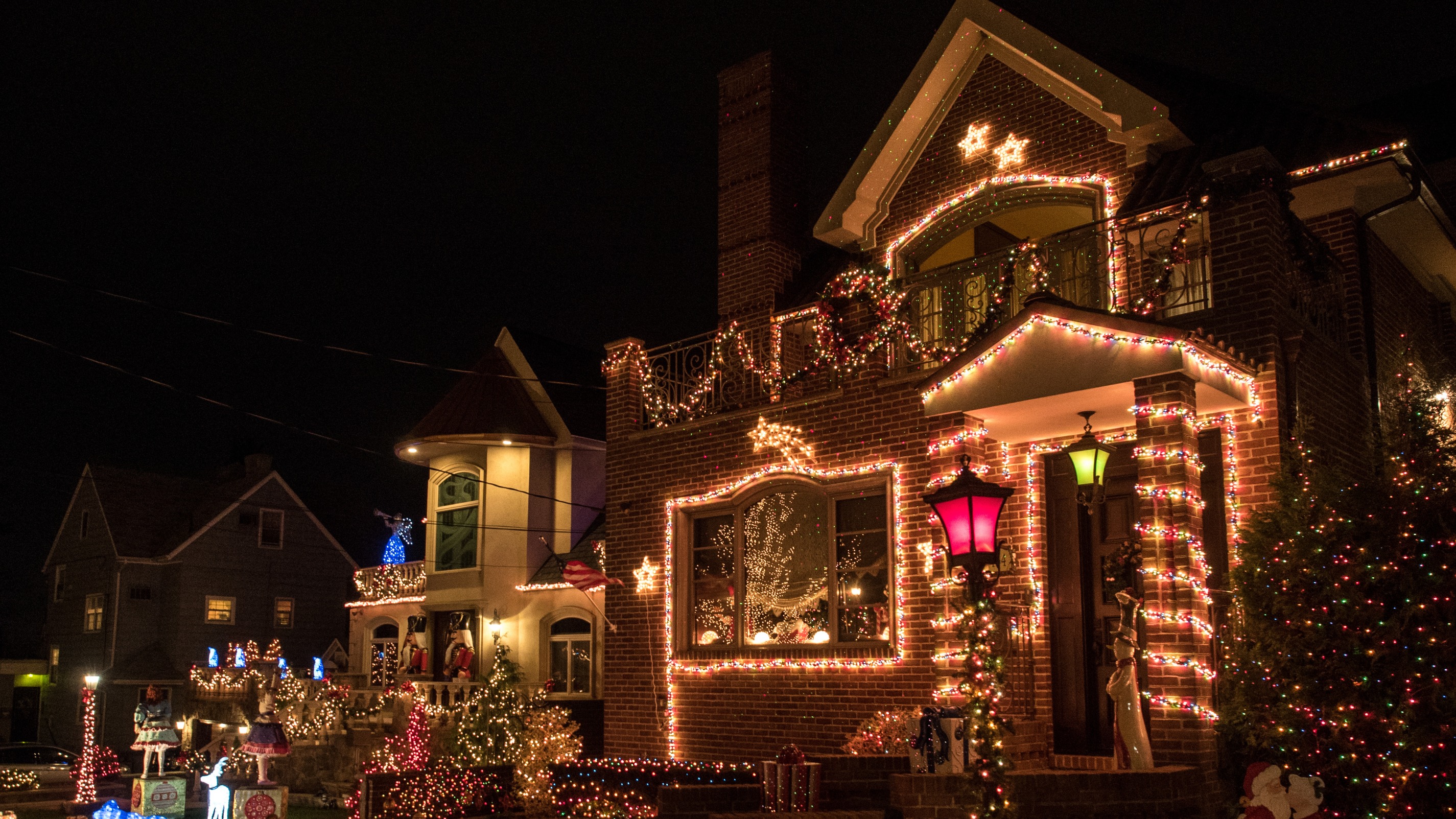 EN IMAGES. Pour Noël, leur maison et leur jardin de Saint-Nicolas