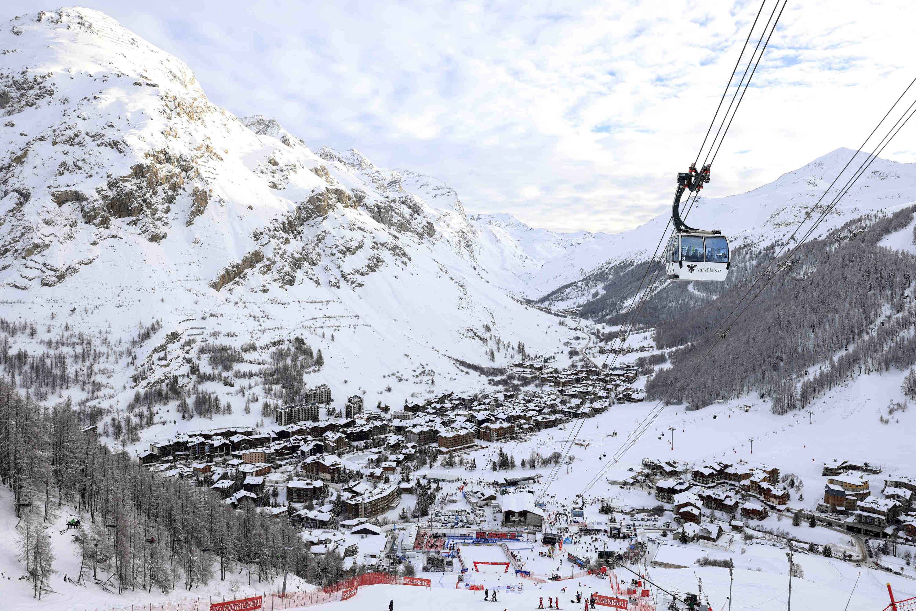 Coupe FIS de ski alpin : les slaloms homme de Chamonix annulés - Radio Mont  Blanc