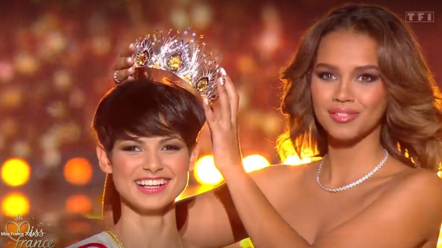Miss France 2024 : Miss Nord Pas de Calais remporte l'écharpe et la couronne