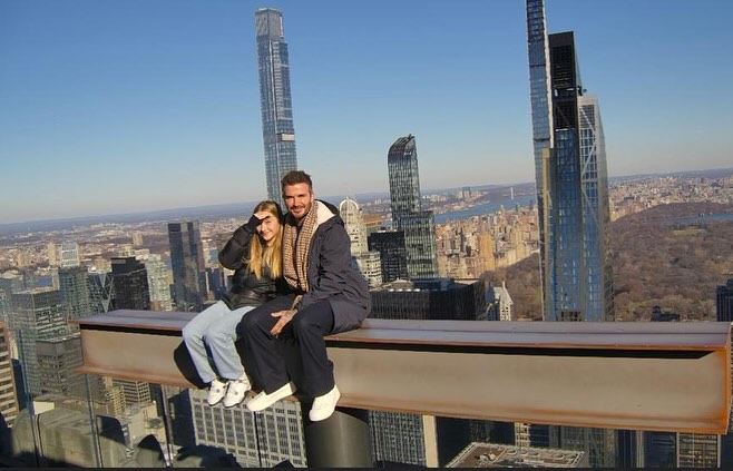En photos, le tête-à-tête effrayant de David Beckham et sa fille Harper, 12 ans, assis au-dessus du vide sur la grue d'un gratte-ciel