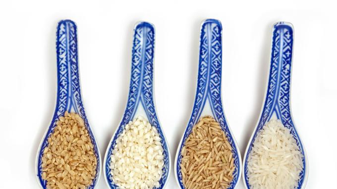 Pourquoi manger du riz complet : bienfaits, comparaisons et conseils