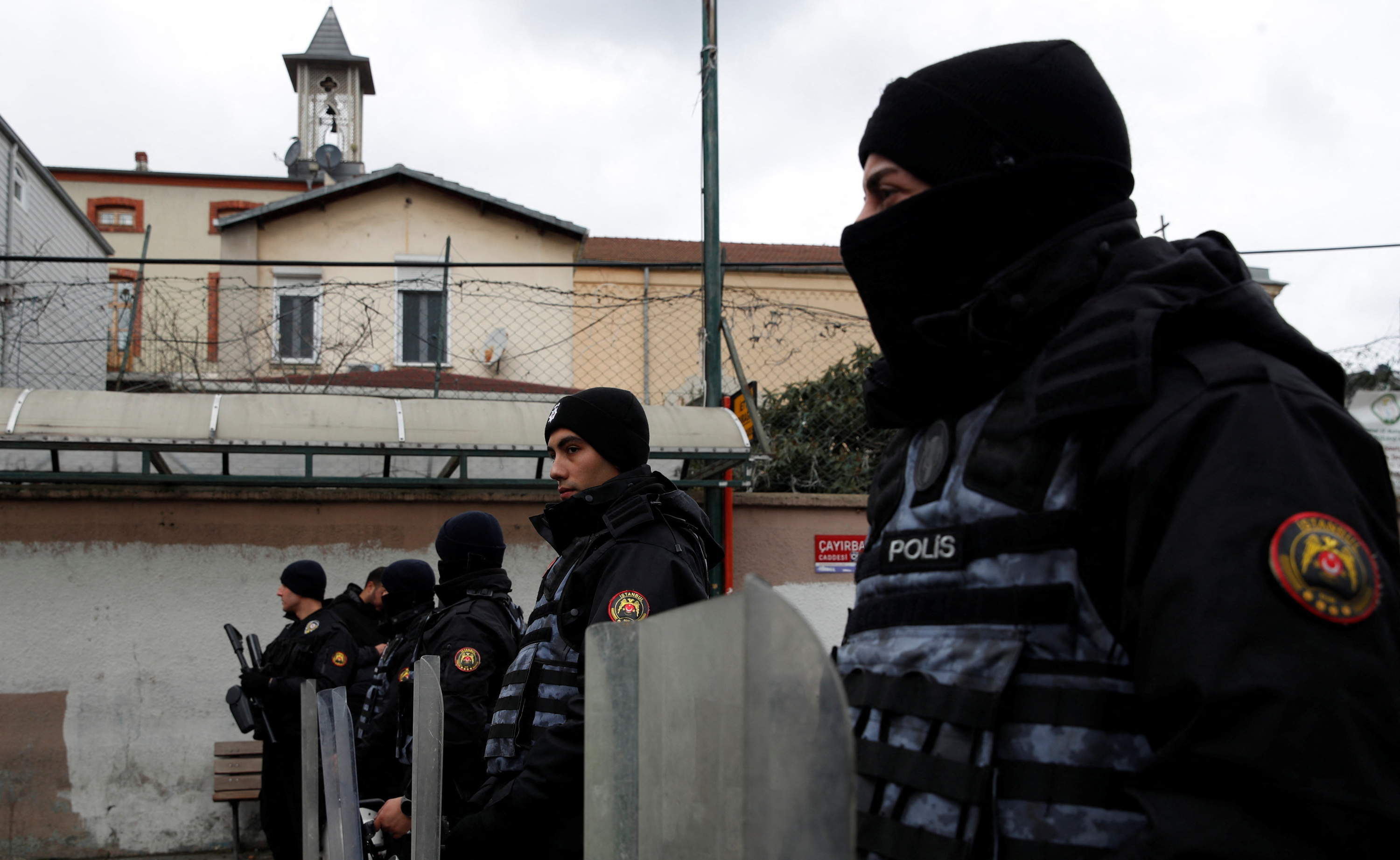 Attaque dans une église catholique d'Istanbul : un mort, les deux assaillants arrêtés