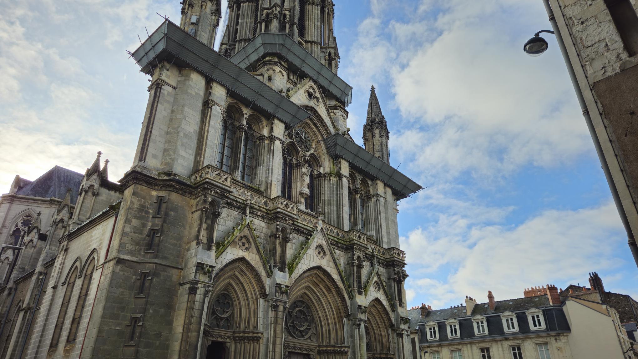 Rénovation d’une église emblématique à Nantes : les fidèles privés de lieu de culte pendant plusieurs mois