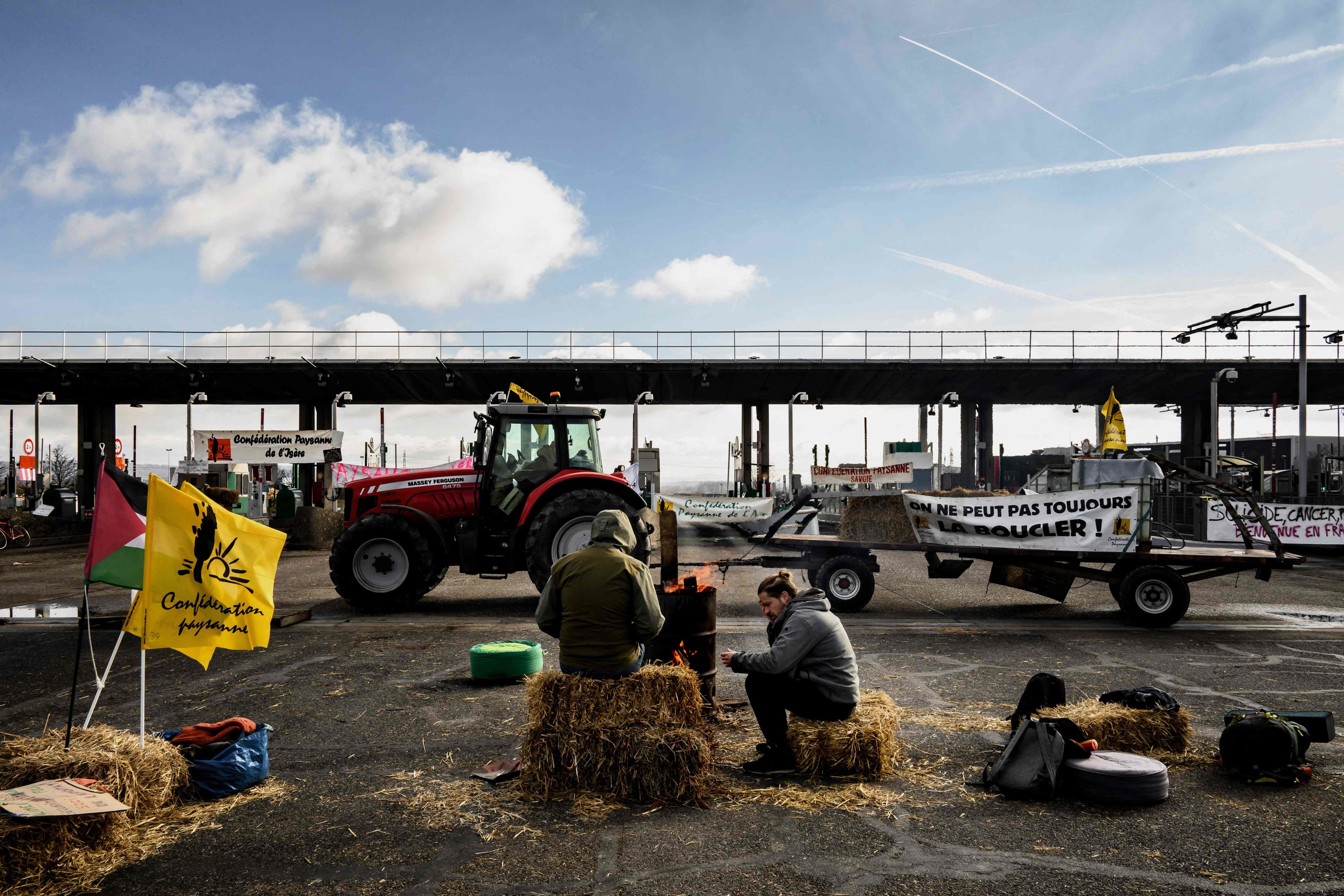 Péage de Saint-Quentin-Fallavier : les agriculteurs lèvent le blocage