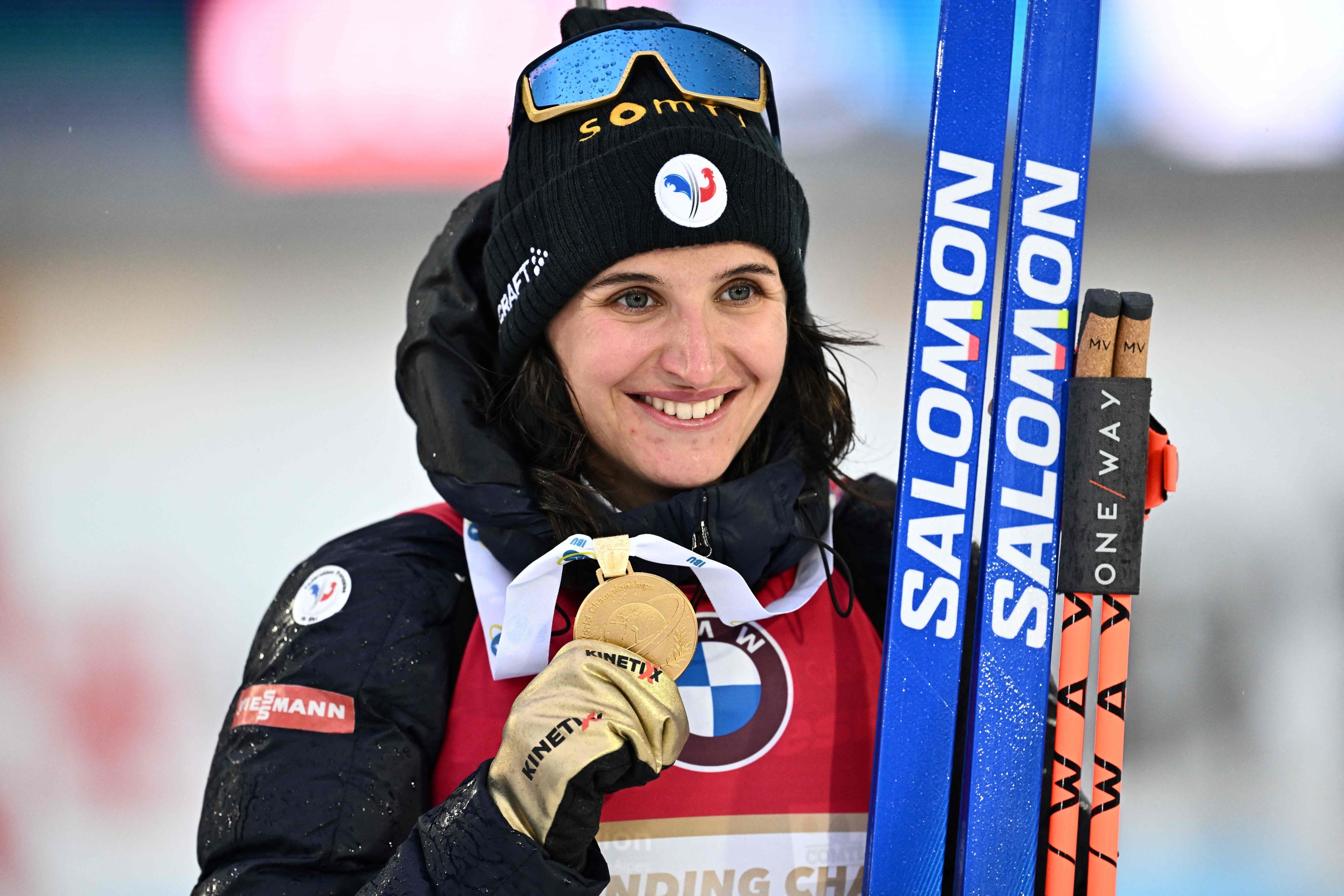 Biathlon : l'ex-championne Sandrine Bailly salue la performance de Julia Simon