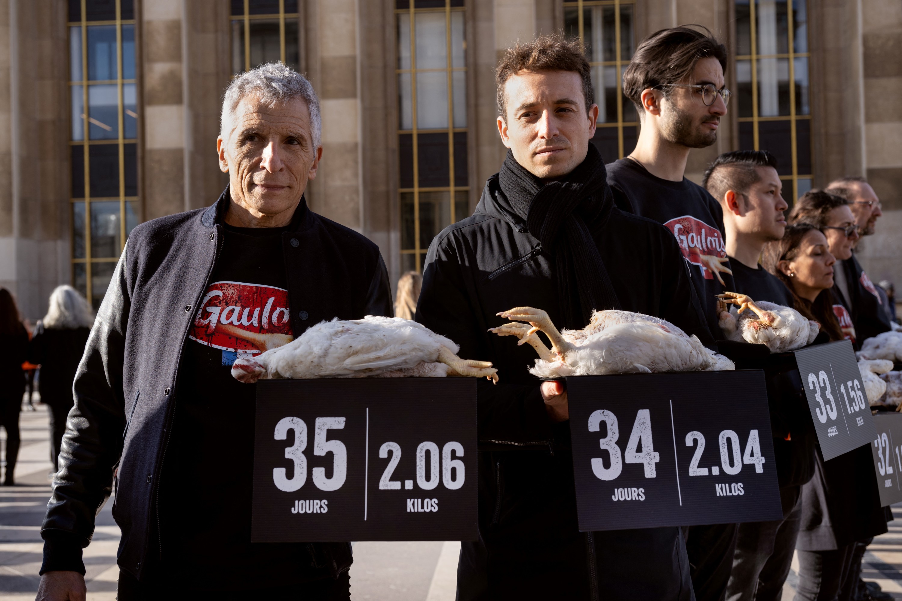 Les animaux ne nous ont rien fait : Nagui et Hugo Clément engagés pour la cause des poulets en élevage intensif