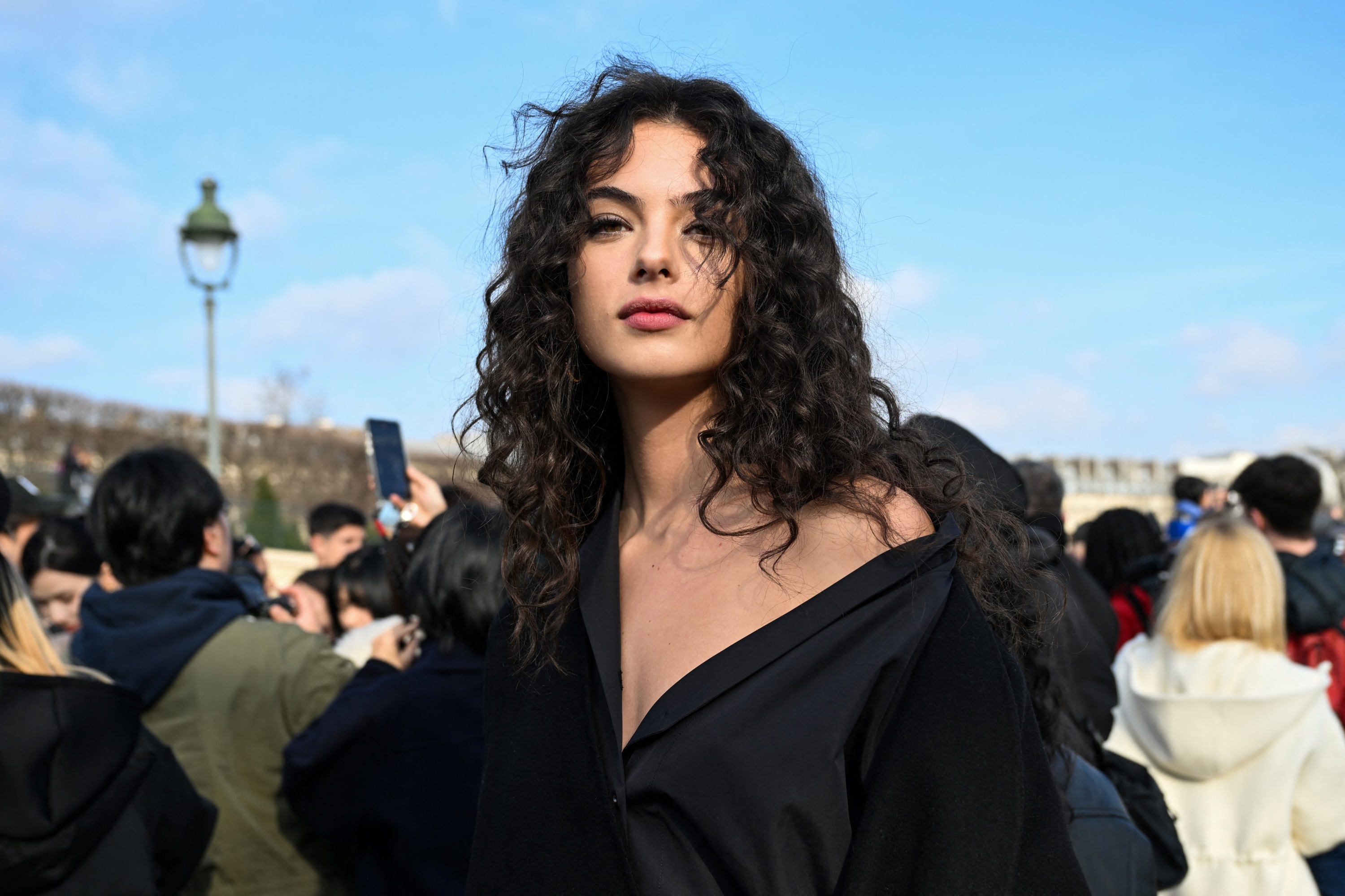 Deva Cassel, Rosalía, Natalie Portman... Le premier rang du défilé Dior sous le soleil des Tuileries
