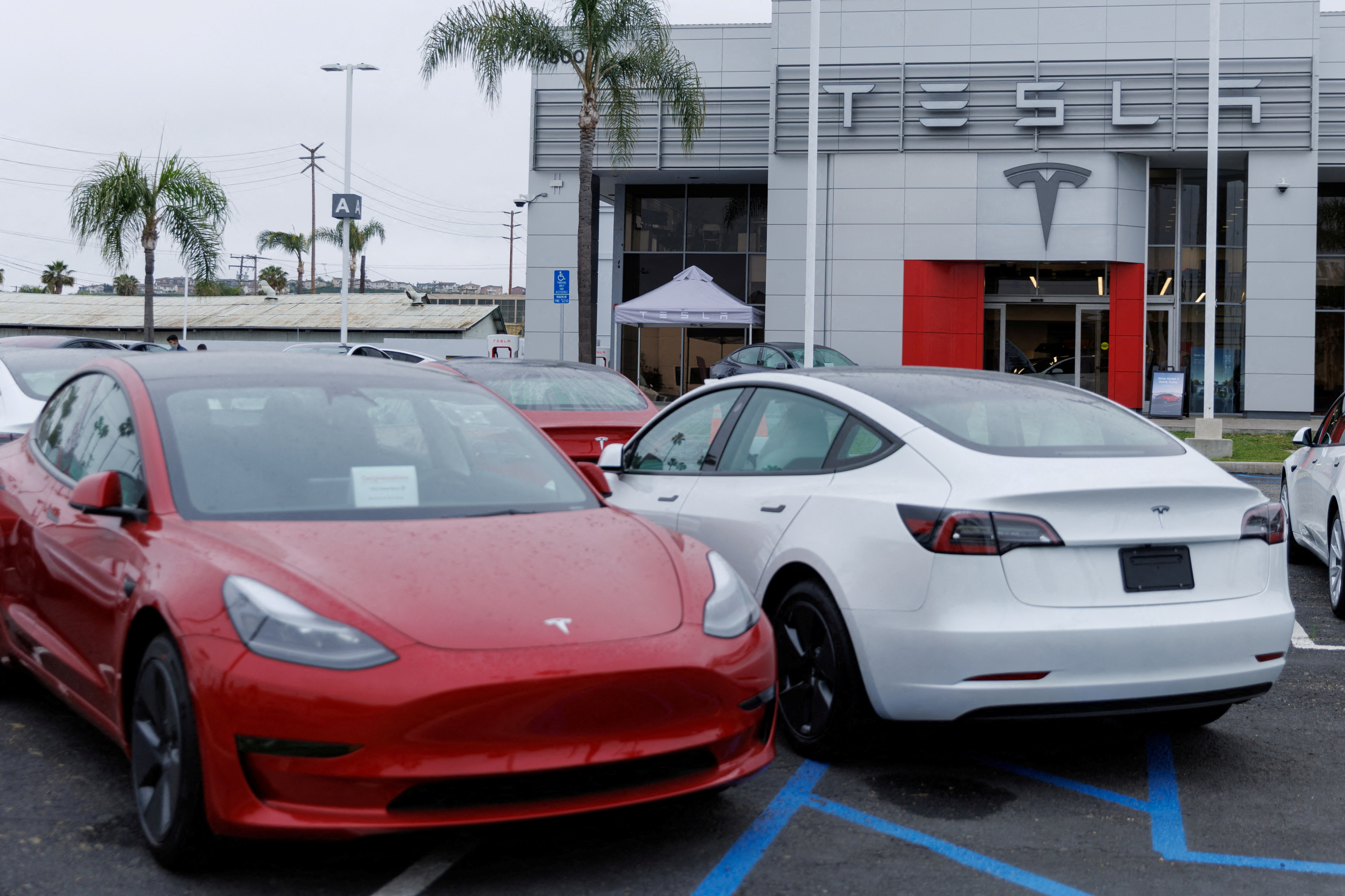 Tesla va dévoiler un taxi autonome en août