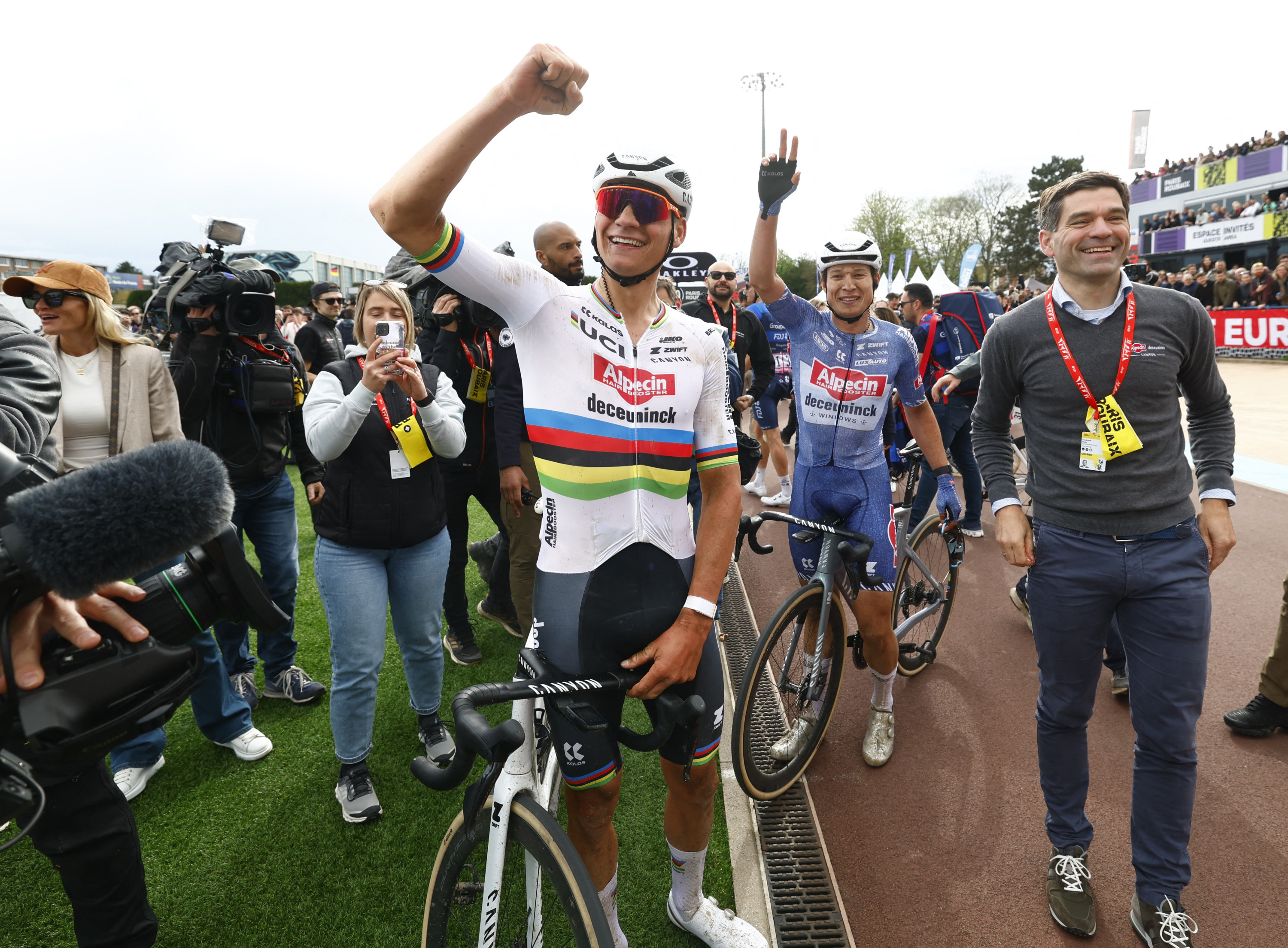 Paris-Roubaix : Van der Poel fabuleux, Küng obstiné, les Français trop discrets… Nos coups de cœur et coups de griffe
