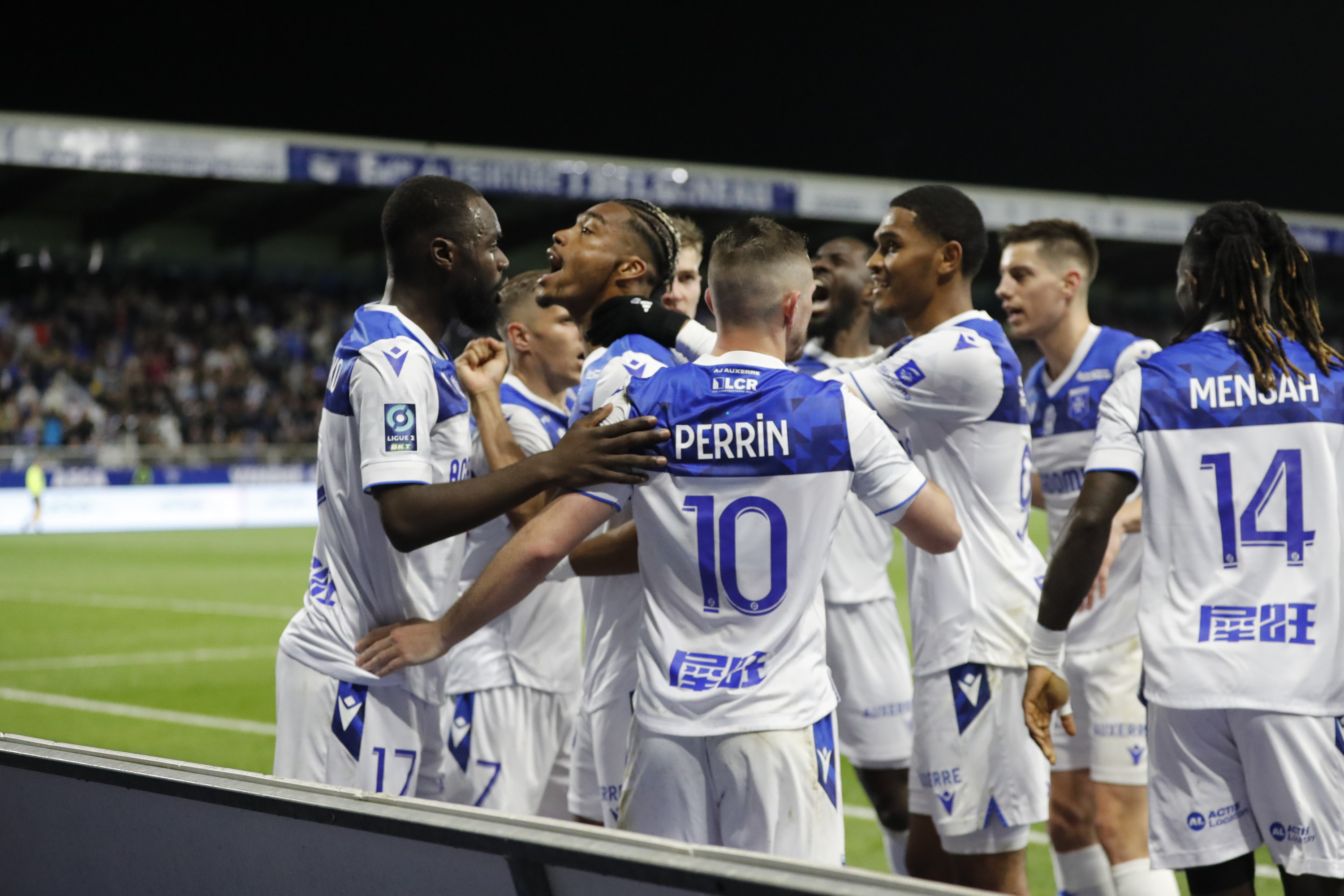 Ligue 2 : plus que jamais leader, Auxerre bat Troyes et creuse l'écart en tête