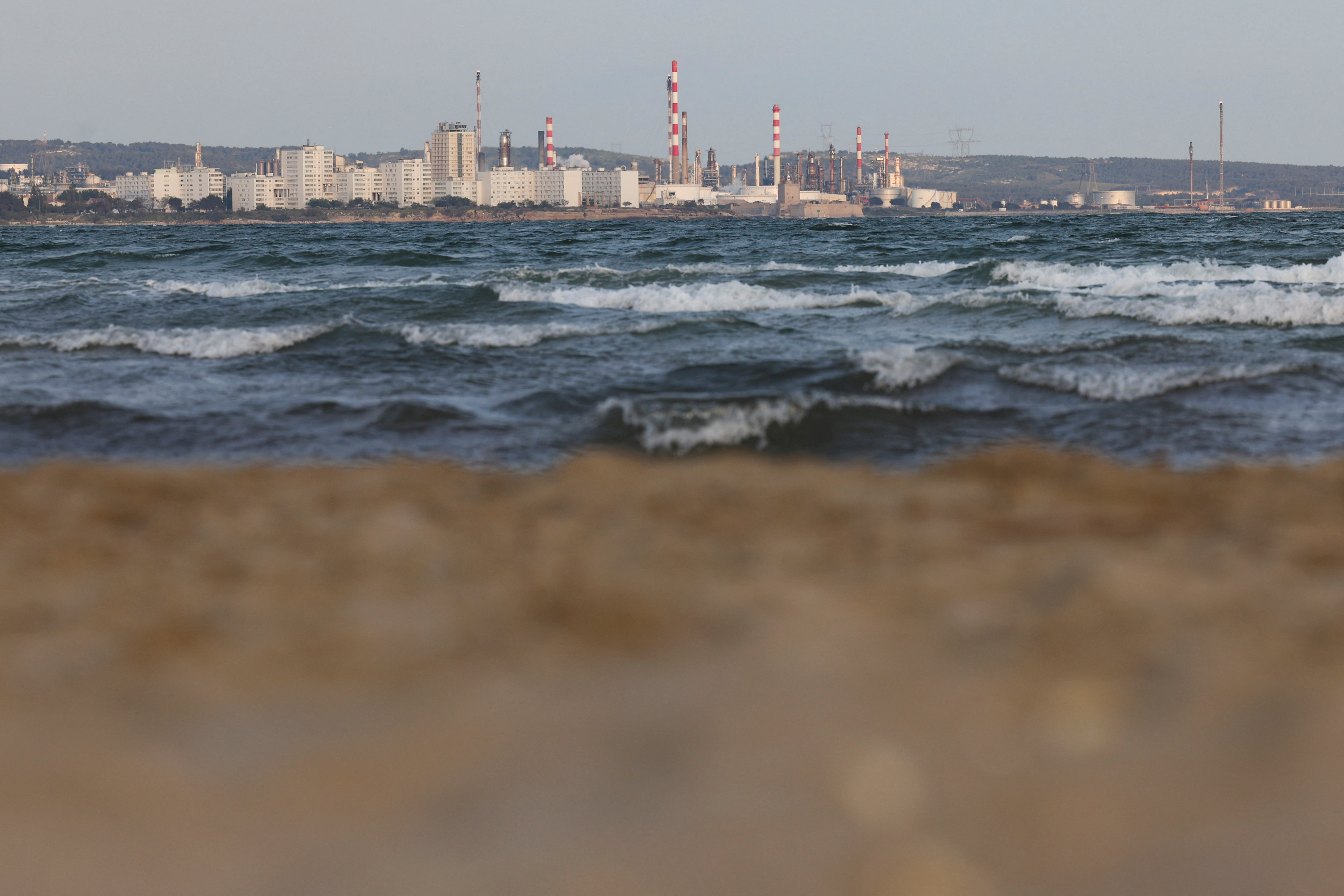 La justice ordonne une expertise dans le procès entre les usines polluantes de Fos-sur-Mer et leurs riverains