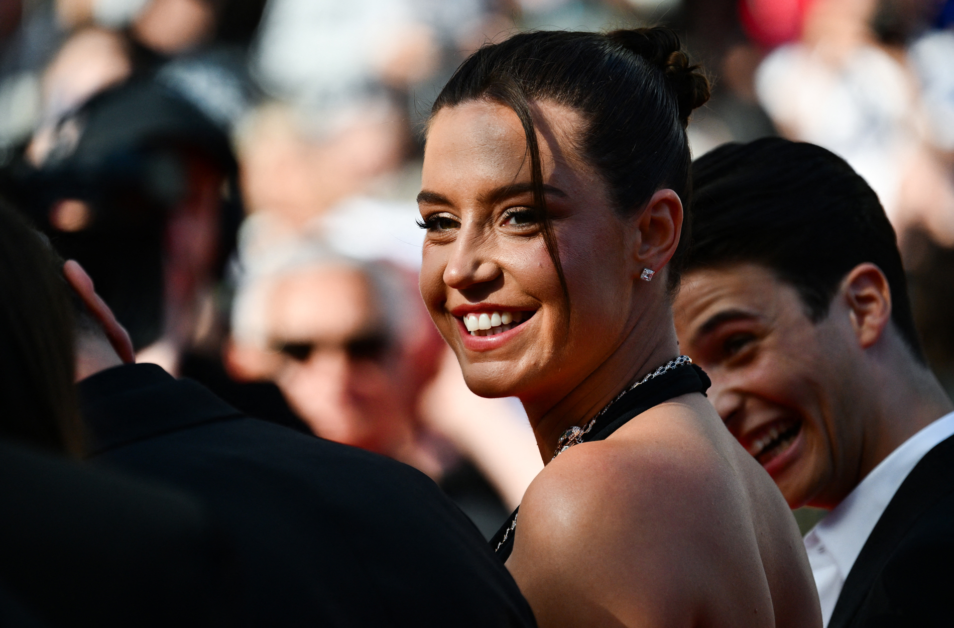 Adèle Exarchopoulos troublante sur le tapis rouge de Cannes dans sa robe  ultrafendue