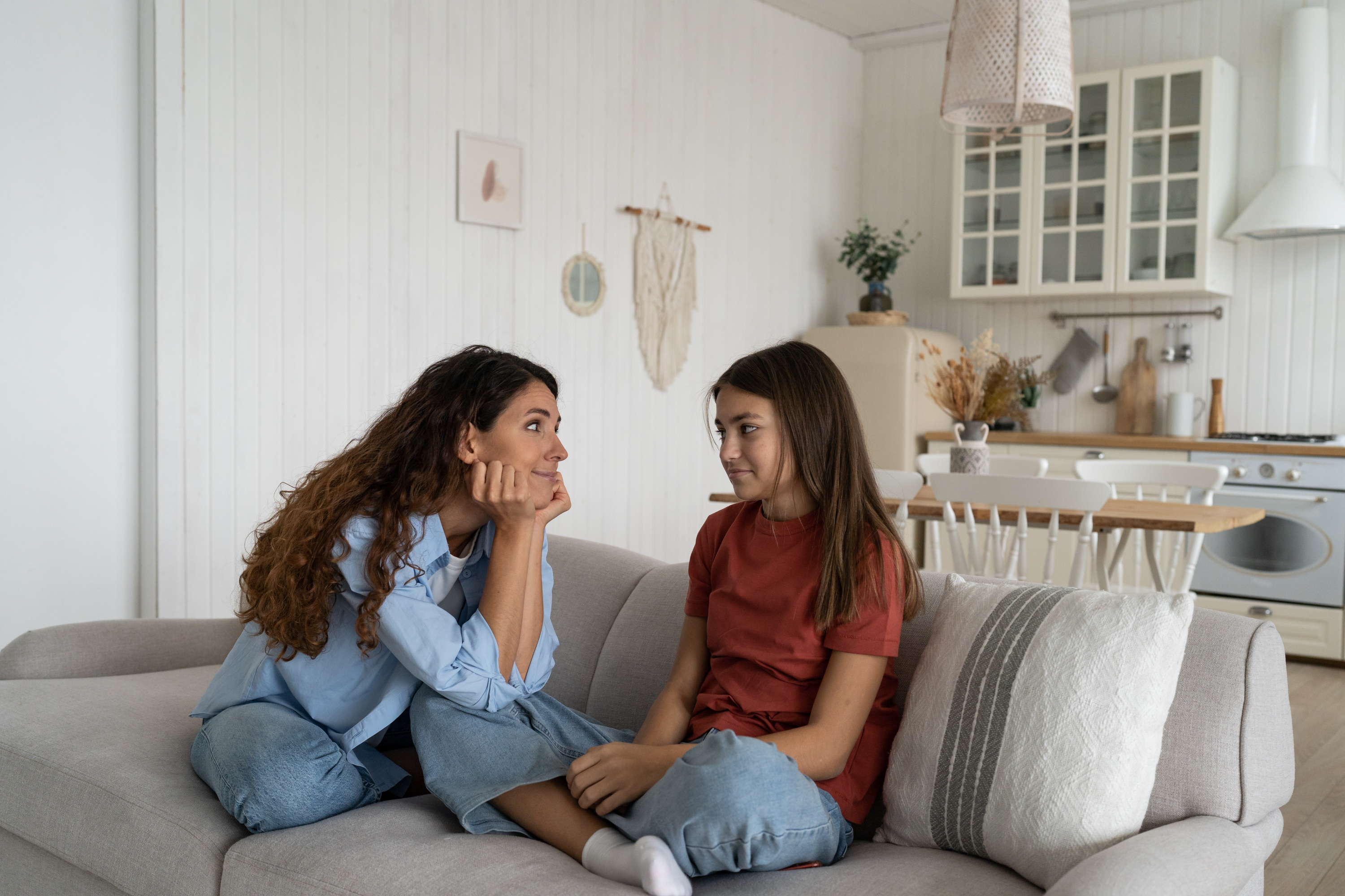 Sexualité : comment aborder le sujet de la «première fois» avec son ado ?