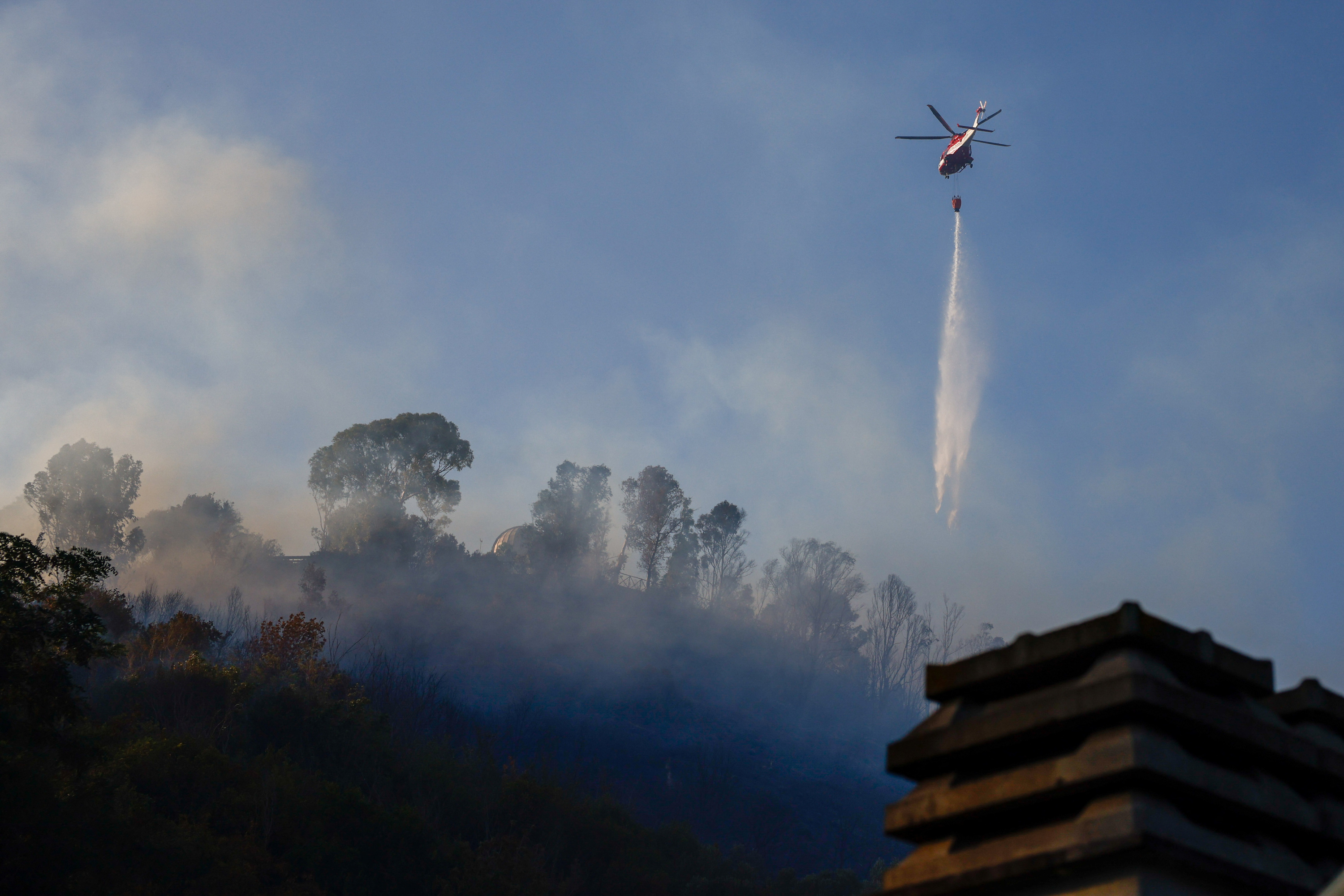 Rome : évacuation du siège de la Rai menacé par un incendie qui ravage une colline