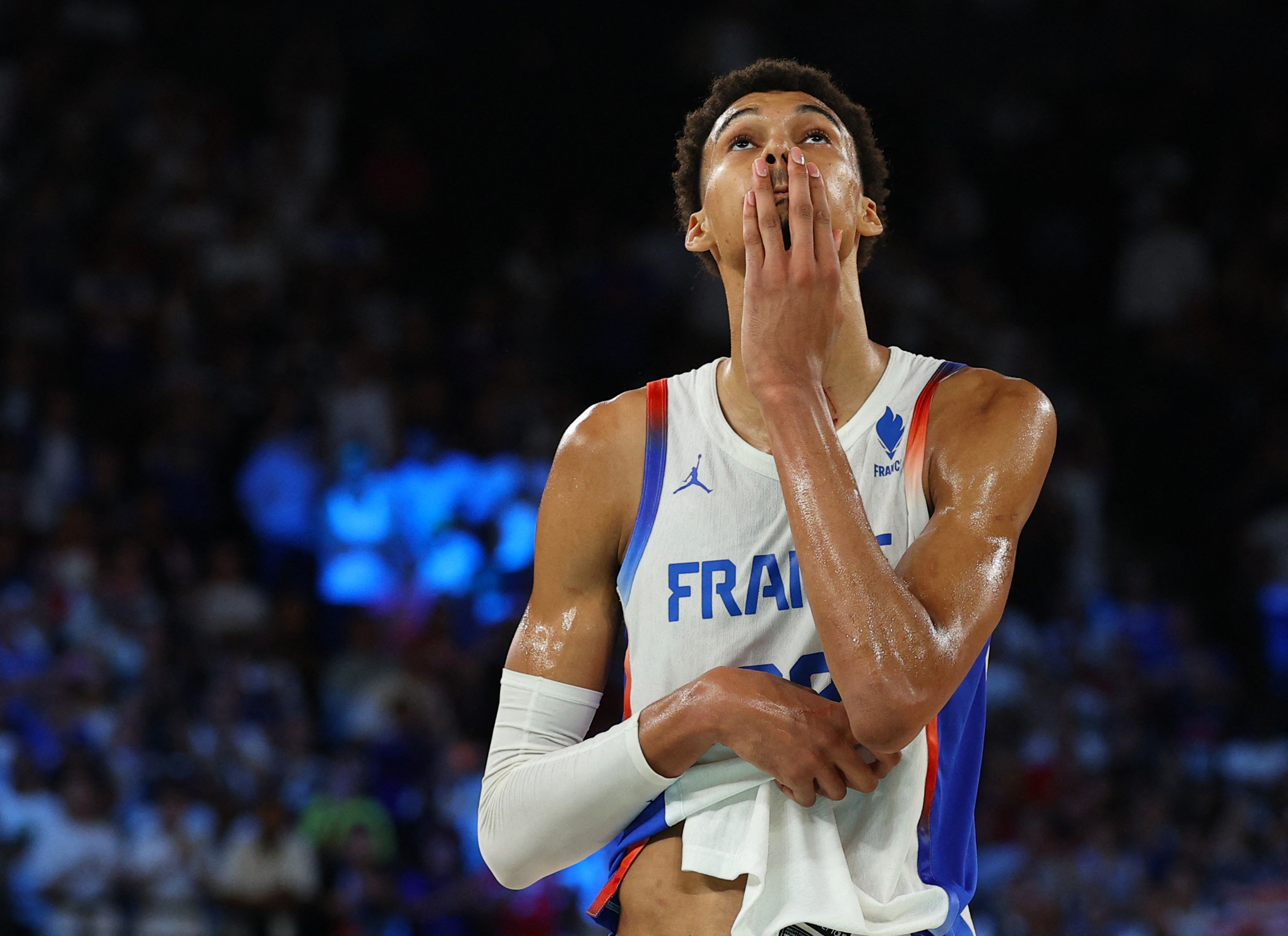 JO - Basket : en vidéo, les très grosses larmes de Wembanyama au coup de sifflet final