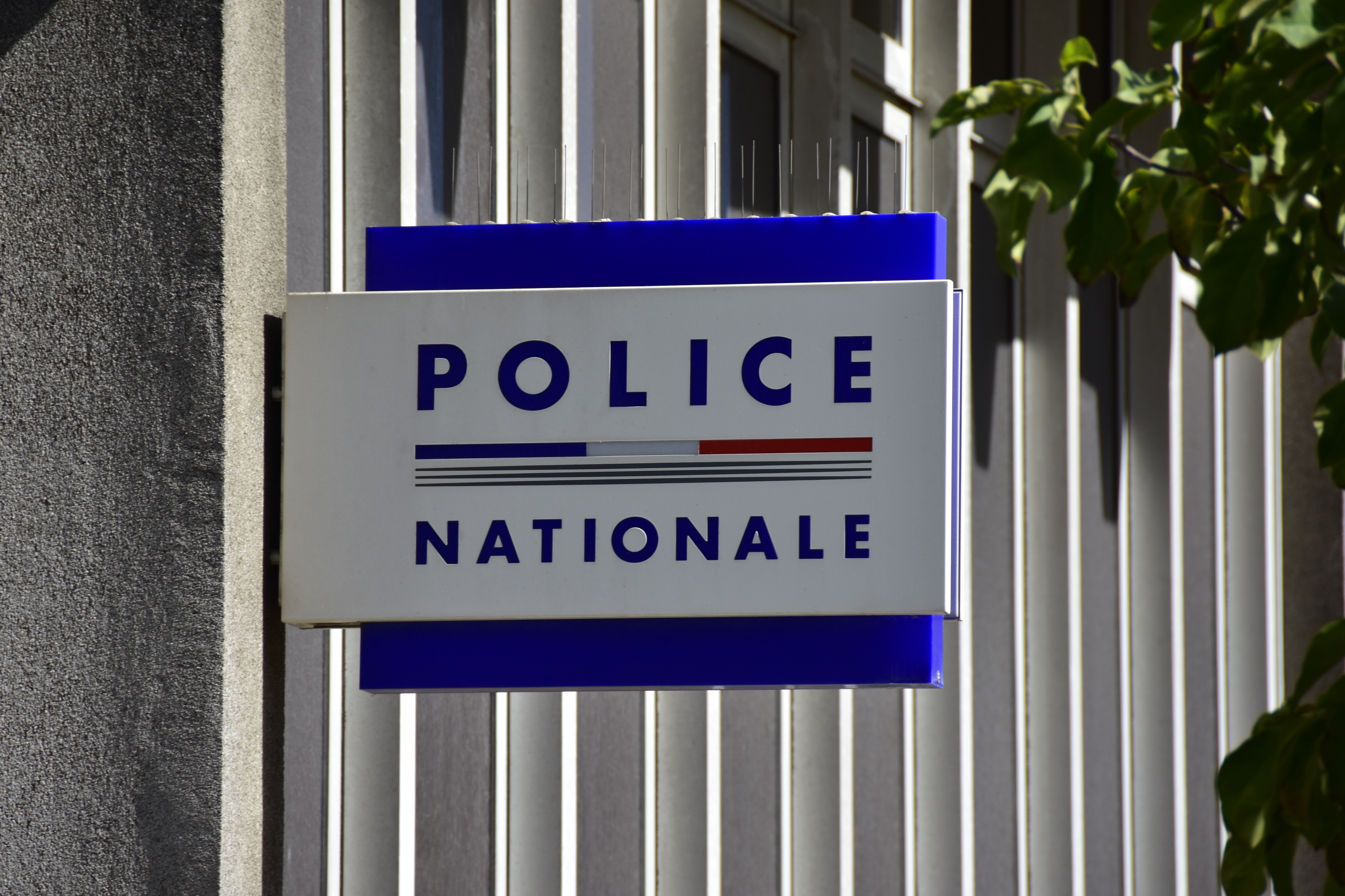 Essonne : une femme poignardée au cou dans la rue après avoir refusé les avances d’un inconnu