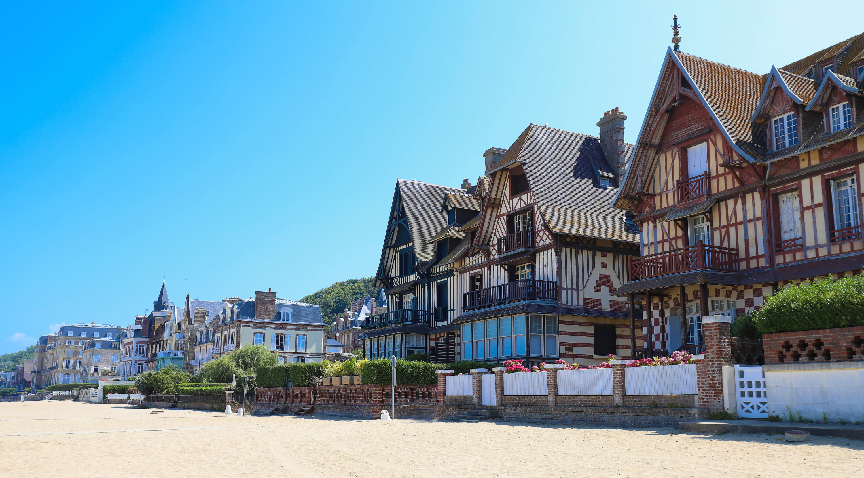 En photos : à Deauville, Trouville-sur-Mer, Benerville-sur-Mer, les prix des villas et appartements stars de la Côte Fleurie surfent au plus haut