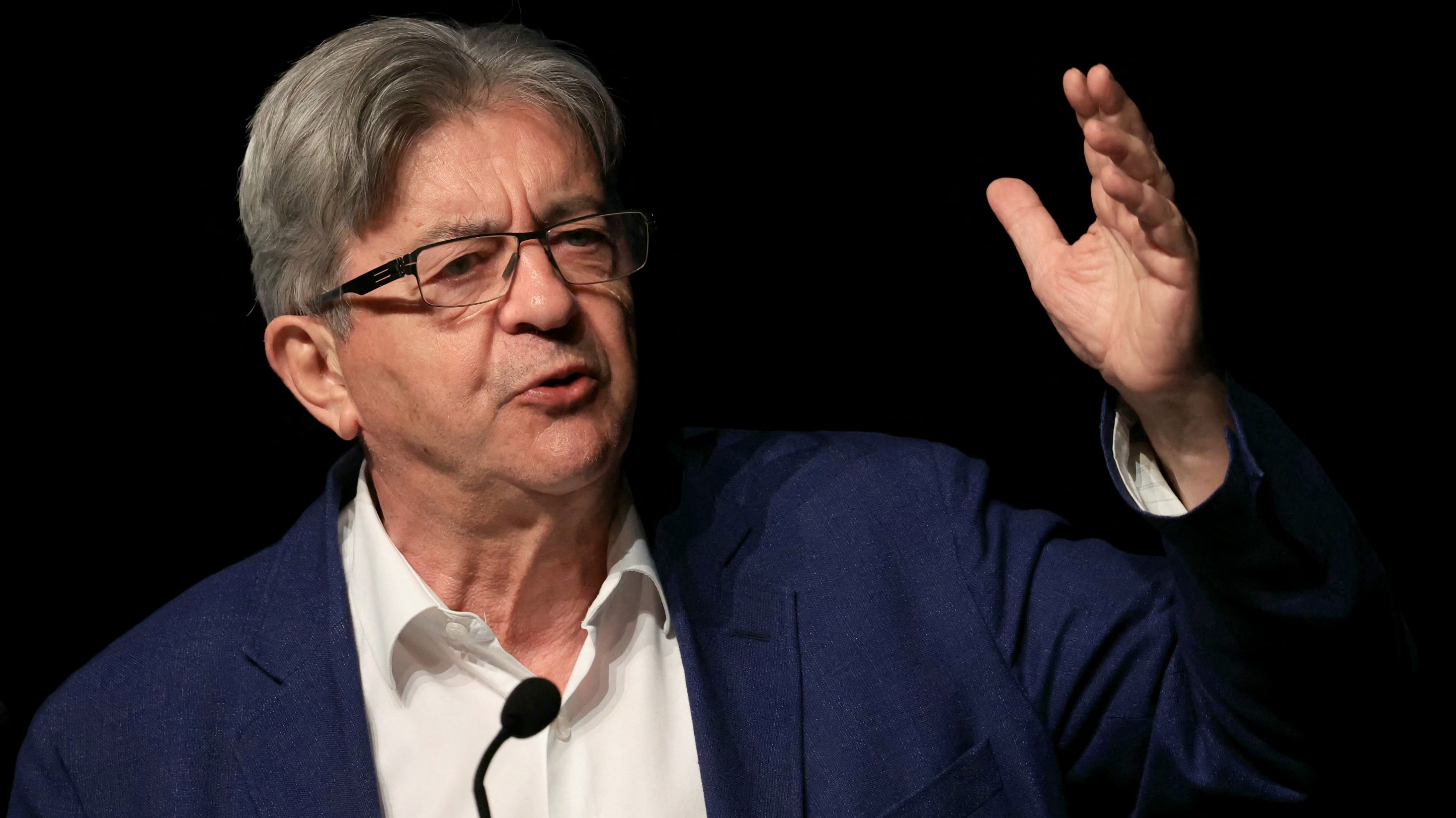 Matignon : pour Mélenchon, la nomination de Cazeneuve «ferait des dégâts» au PS et «affaiblirait» le NFP