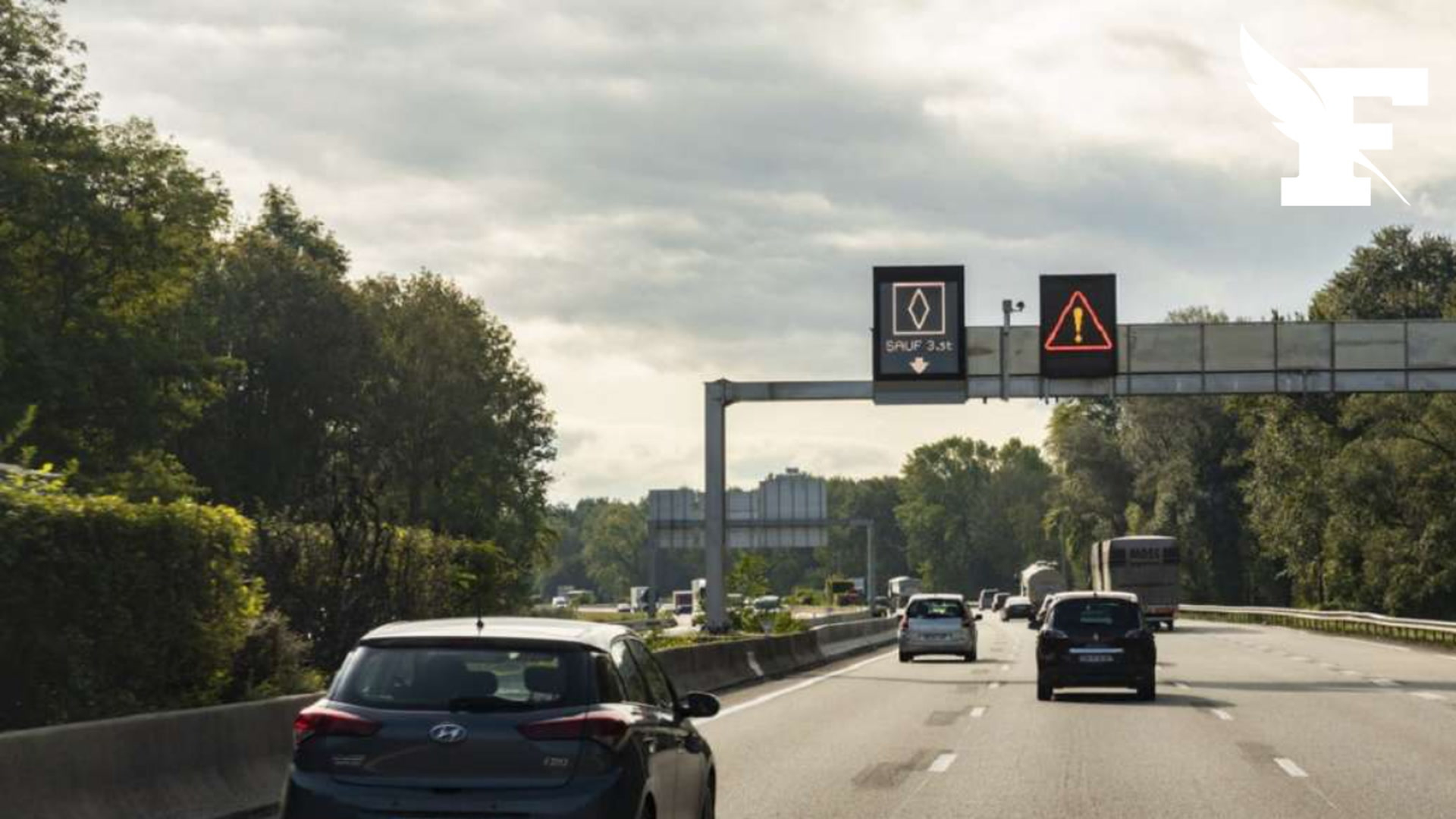 Que signifie ce nouveau panneau de signalisation routière en forme de losange sur la route de Bordeaux ?