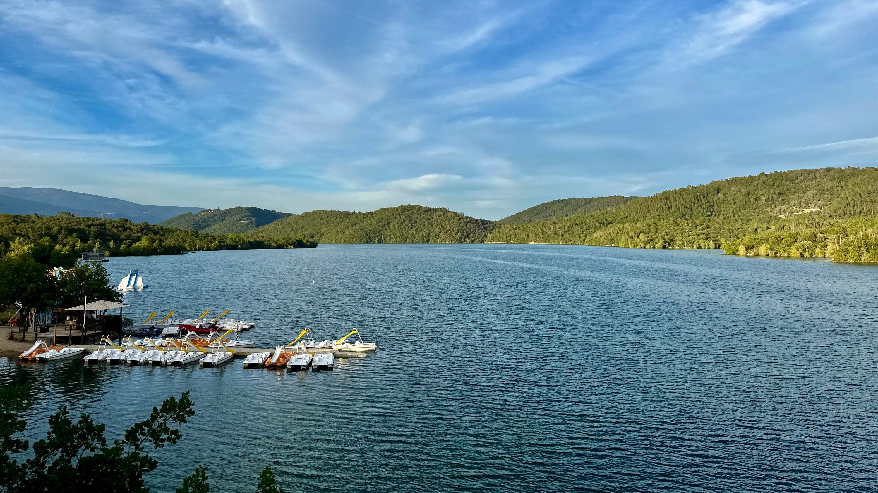 Dans le Var, le projet d’une décharge XXL près du lac de Saint-Cassien retoqué par la préfecture