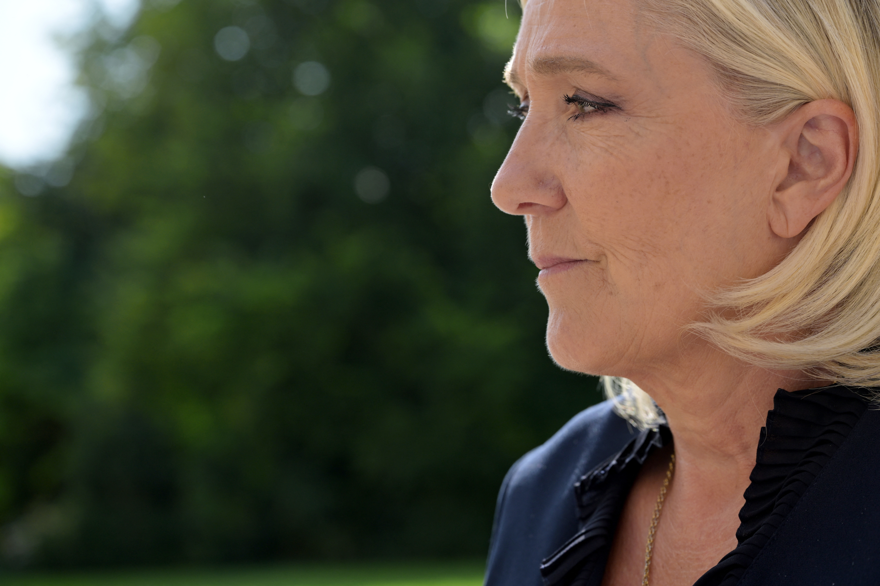 «Je ne suis pas DRH d'Emmanuel Macron» : Marine Le Pen dément avoir participé activement à la nomination de Michel Barnier