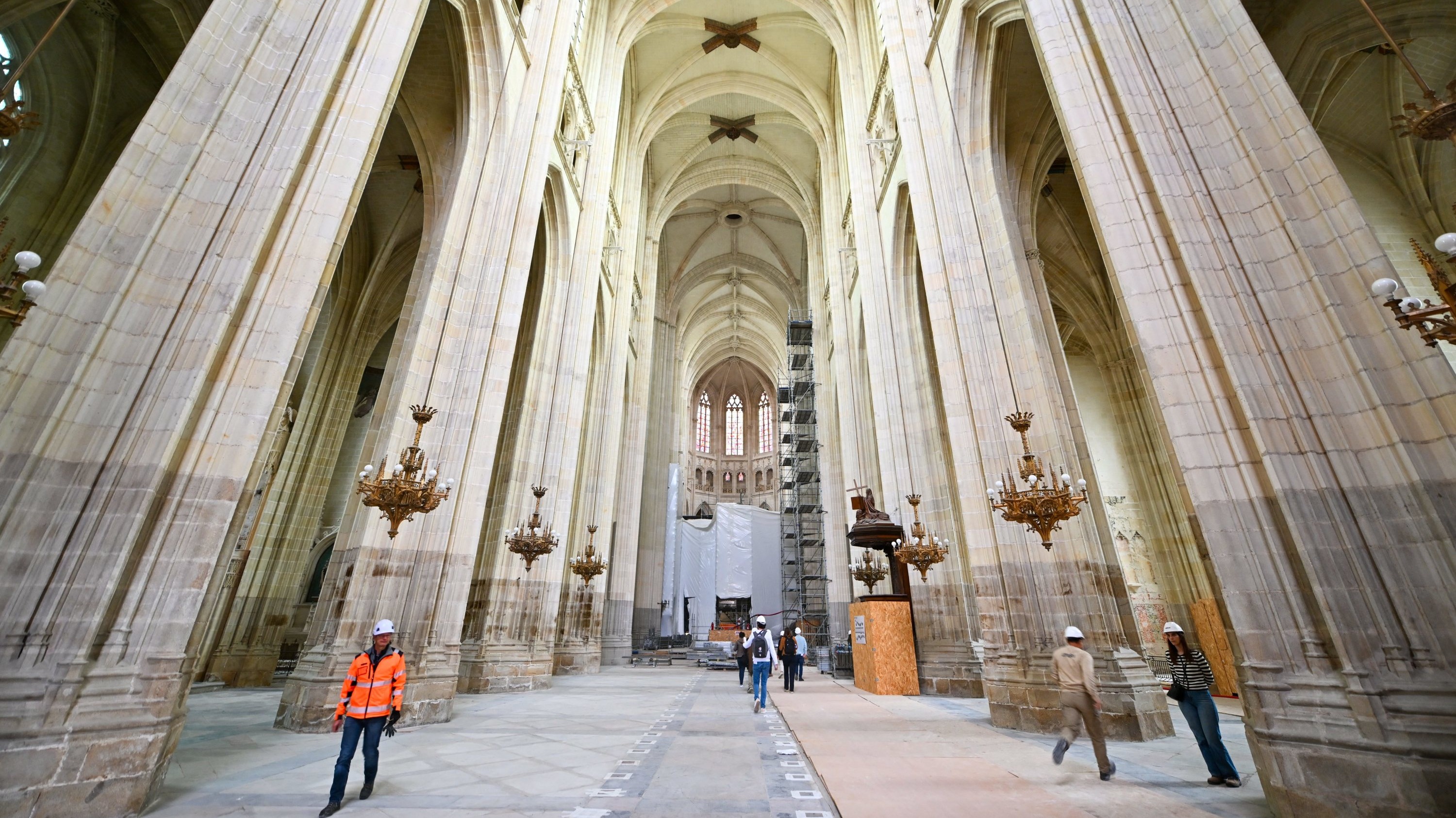 Une fois un échafaudage monté, on découvre d’autres éléments à revoir : le difficile et coûteux chantier de la cathédrale de Nantes