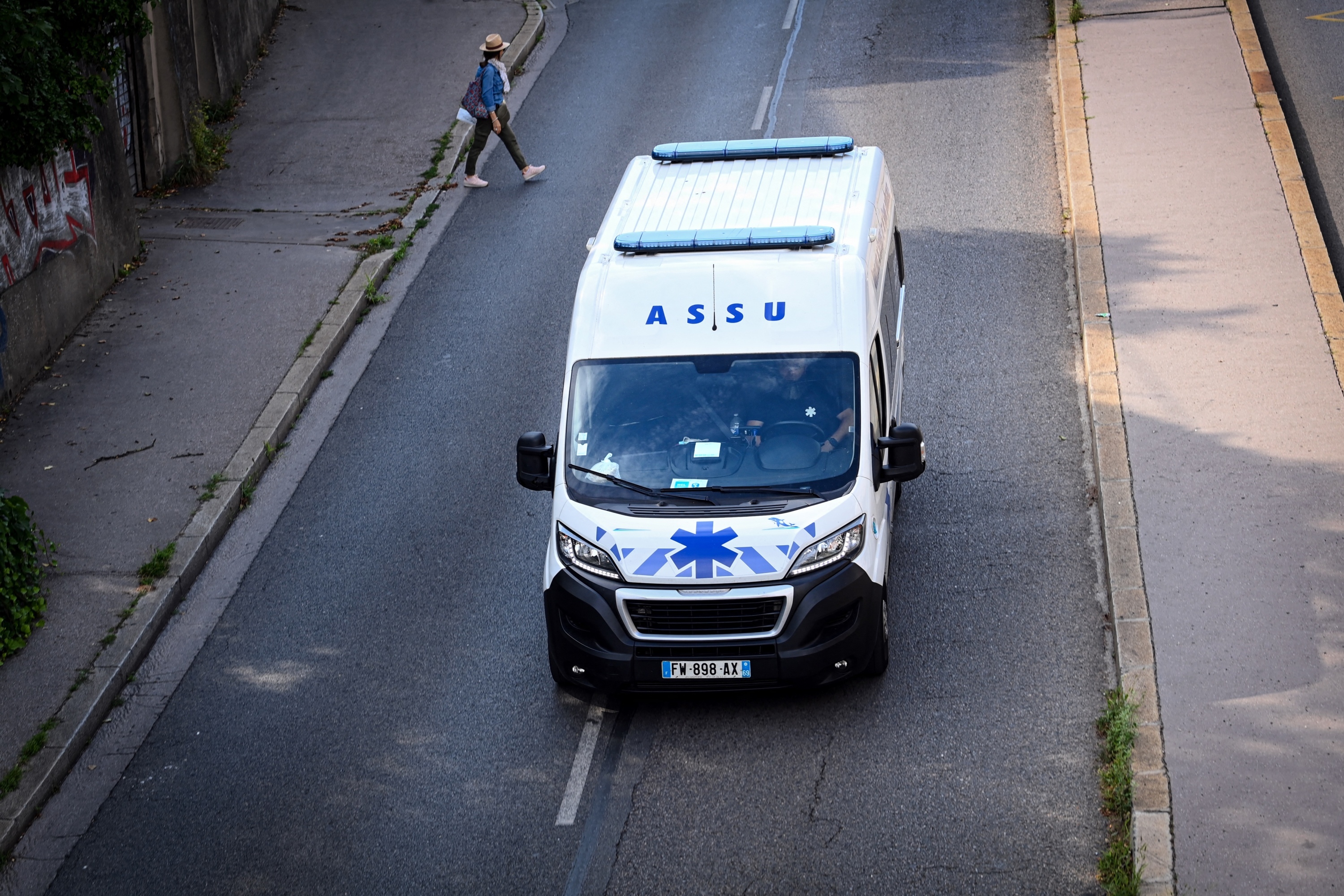 Valence : un automobiliste est mort roué de coups, le meurtrier en fuite