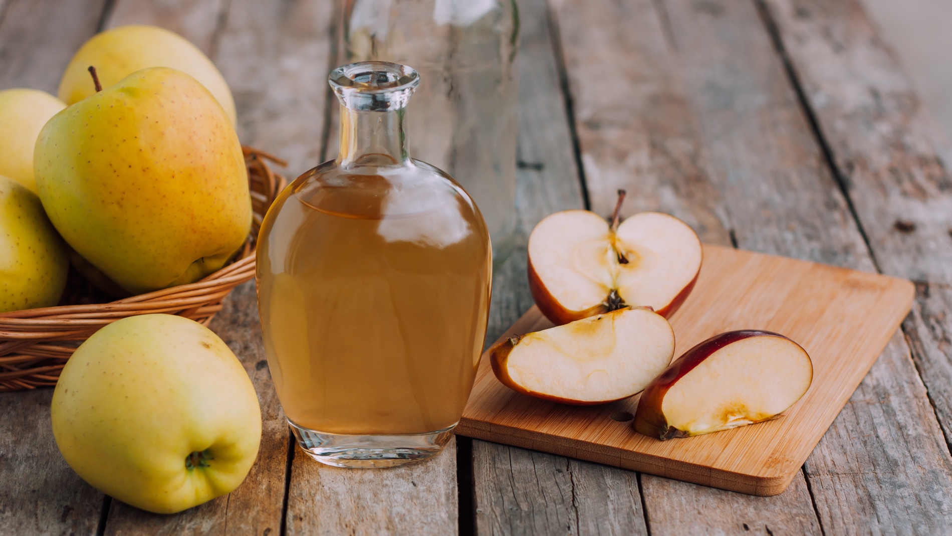 Un risque d'érosion de l'émail des dents : pourquoi le vinaigre de cidre n’est pas si bon pour la santé, selon un gastro-entérologue