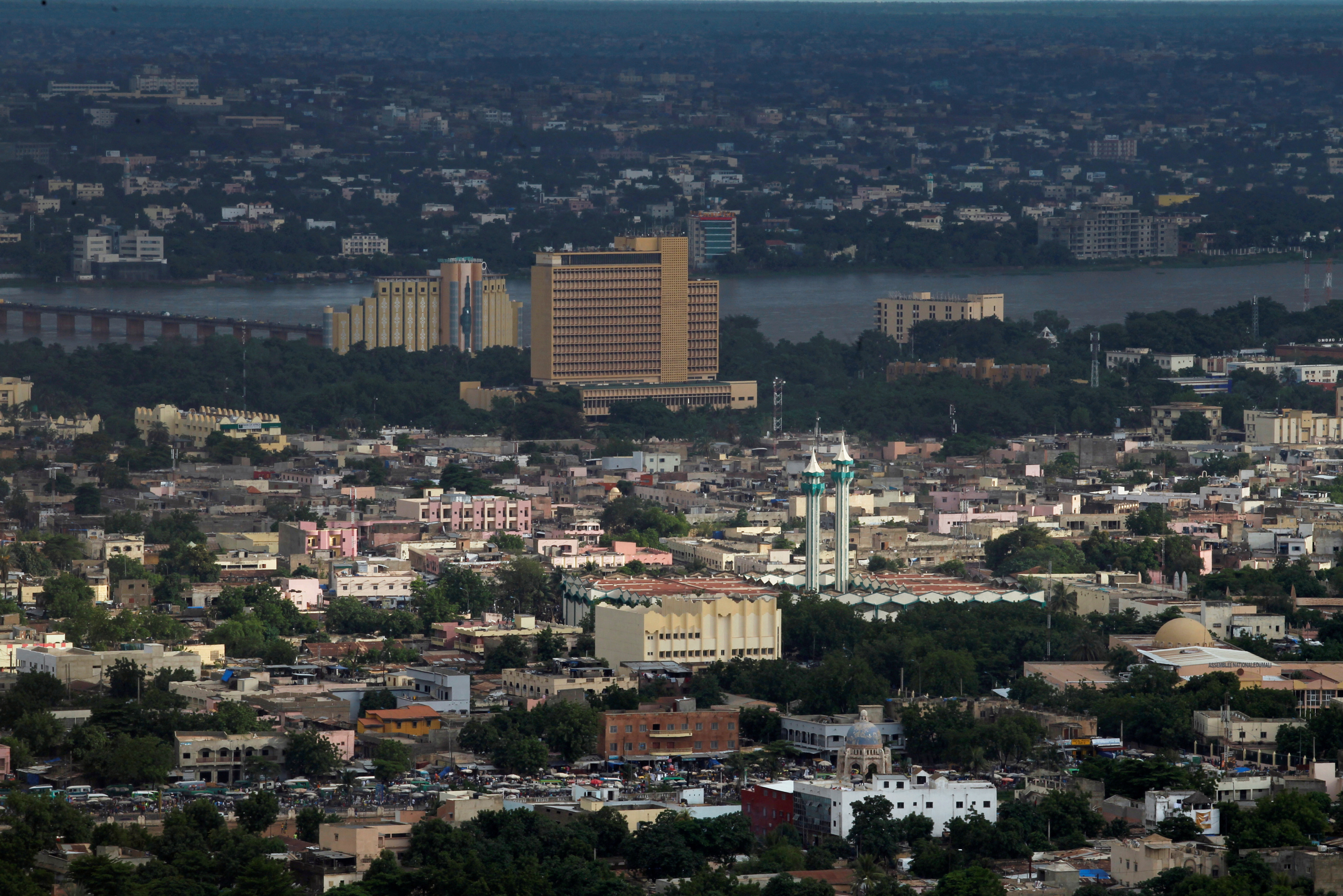 Mali: tirs et explosions à Bamako après l’attaque terroriste contre un camp militaire