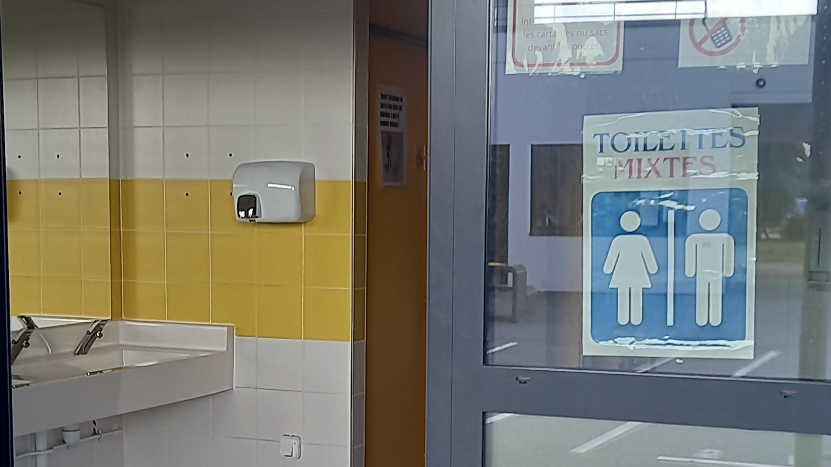 Près de Nantes, un collège rural expérimente les toilettes mixtes... pour améliorer la sécurité