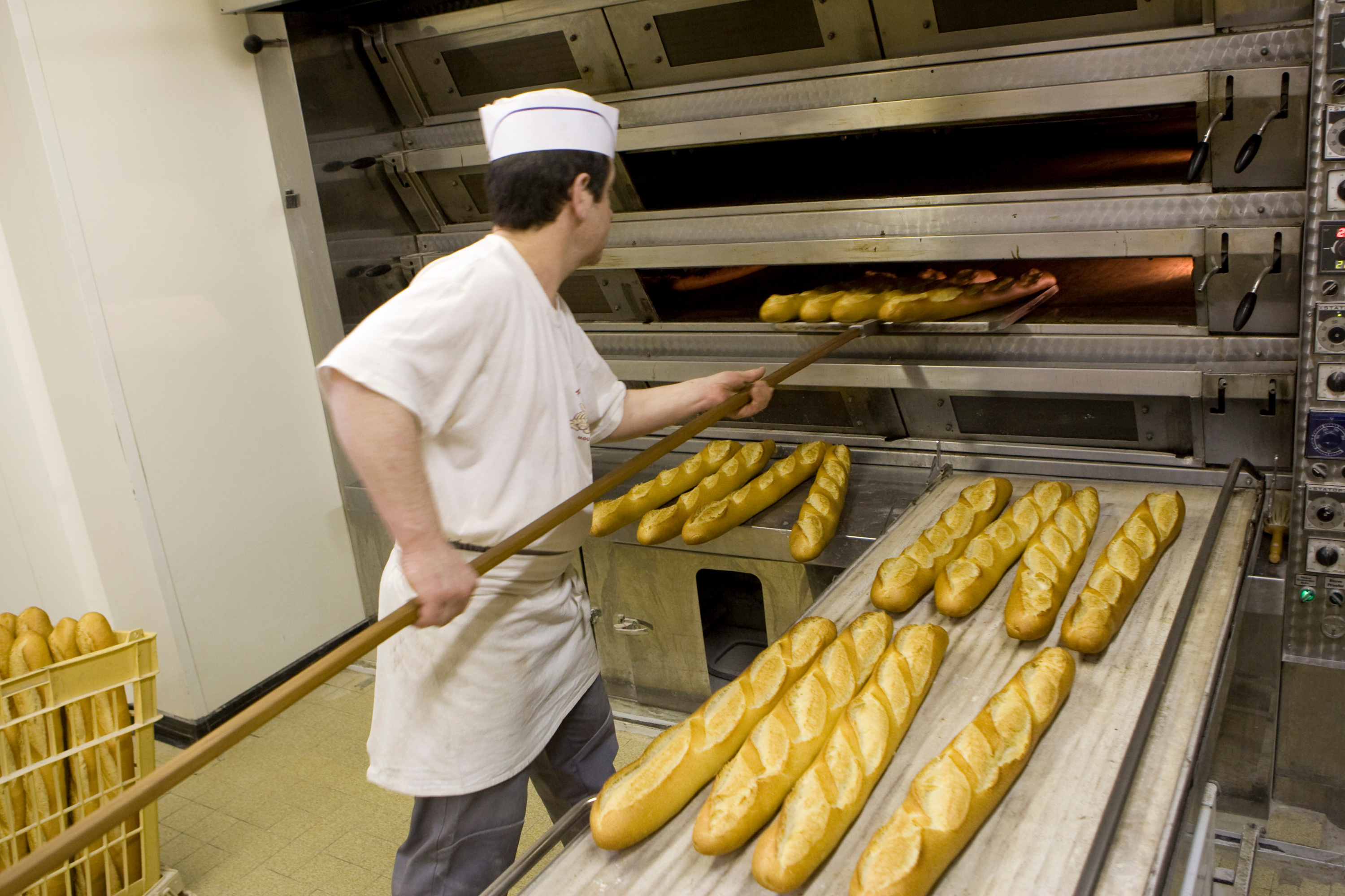 Caen : un boulanger employait et logeait 9 personnes en situation irrégulière dans sa boulangerie